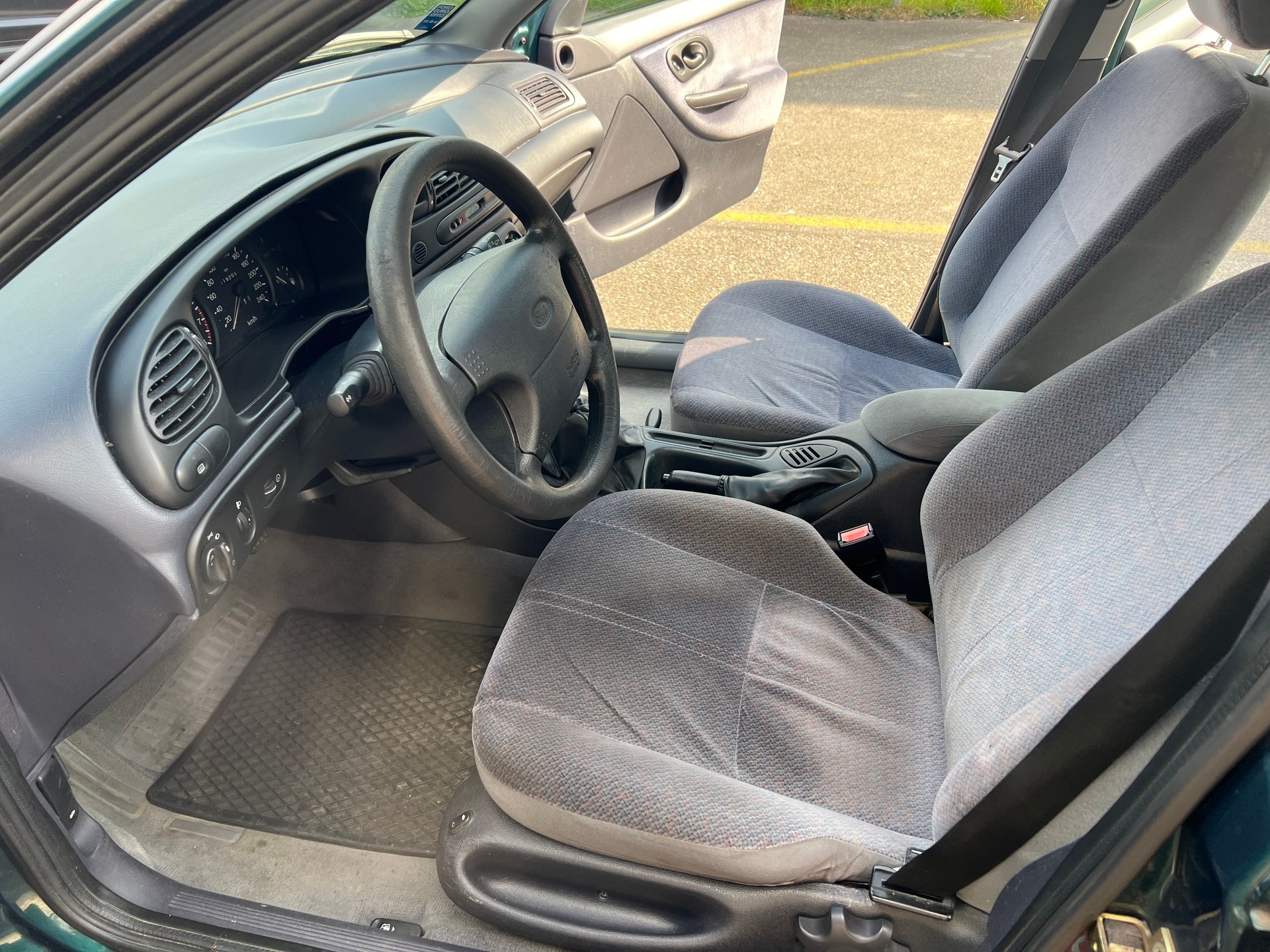 FORD Mondeo 2.0i Ghia-image-8