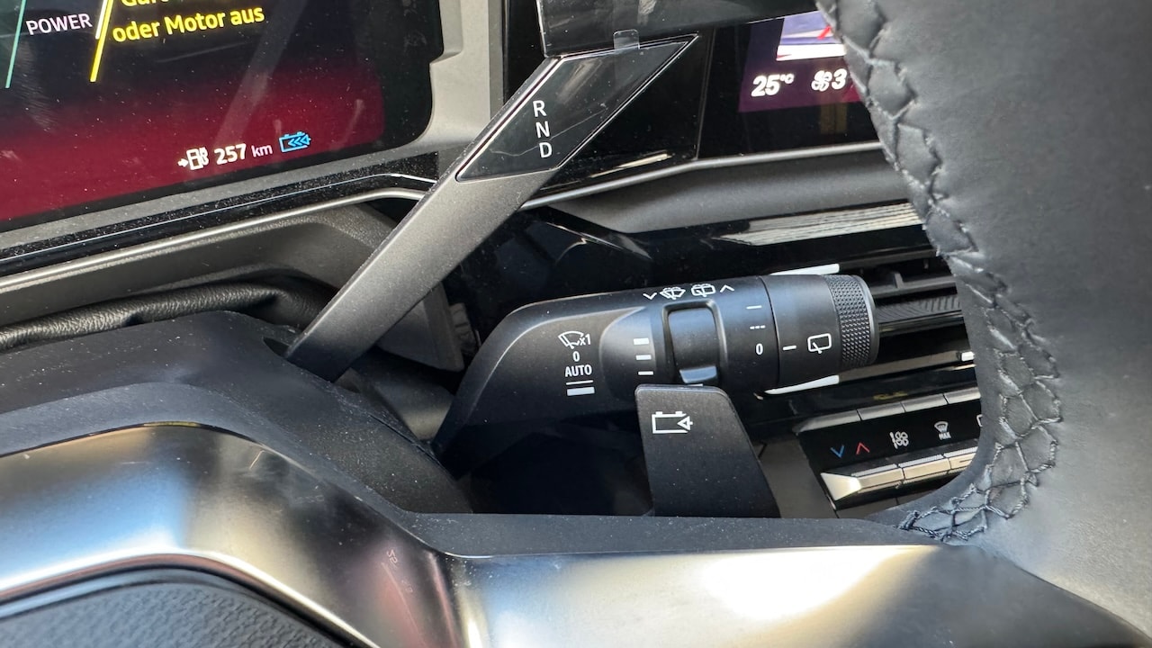 RENAULT R4 E-Tech Comfort Range 52 kWh Iconic-image-15