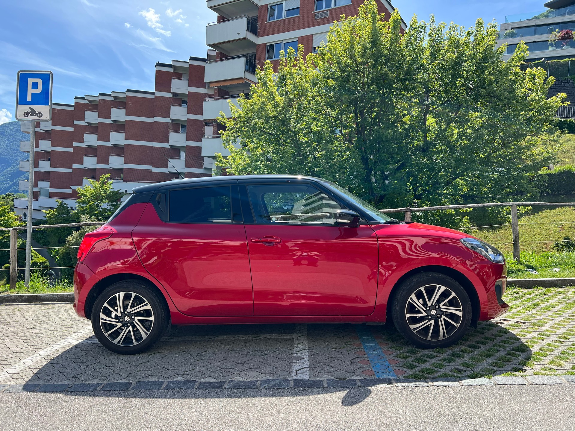 SUZUKI 1.2 Compact Top Hybrid-image-1