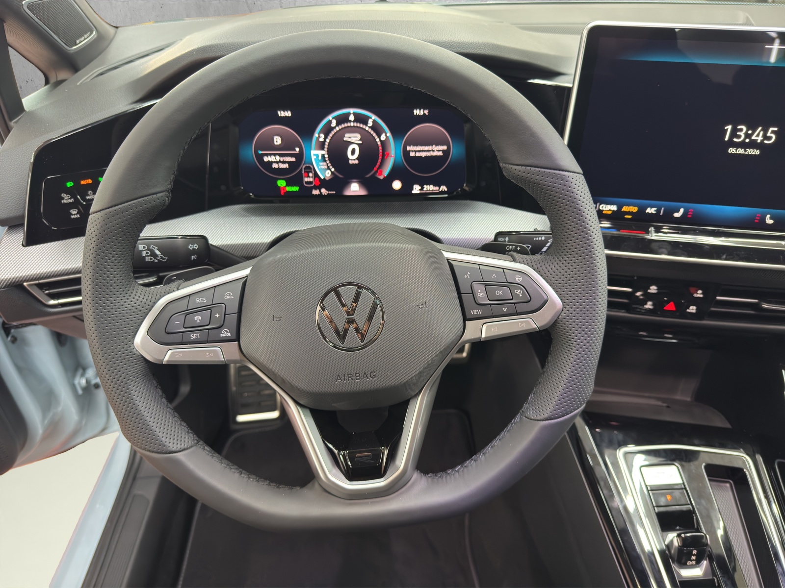 VW Golf 1.5 e TSI mHEV R-Line DSG-image-9