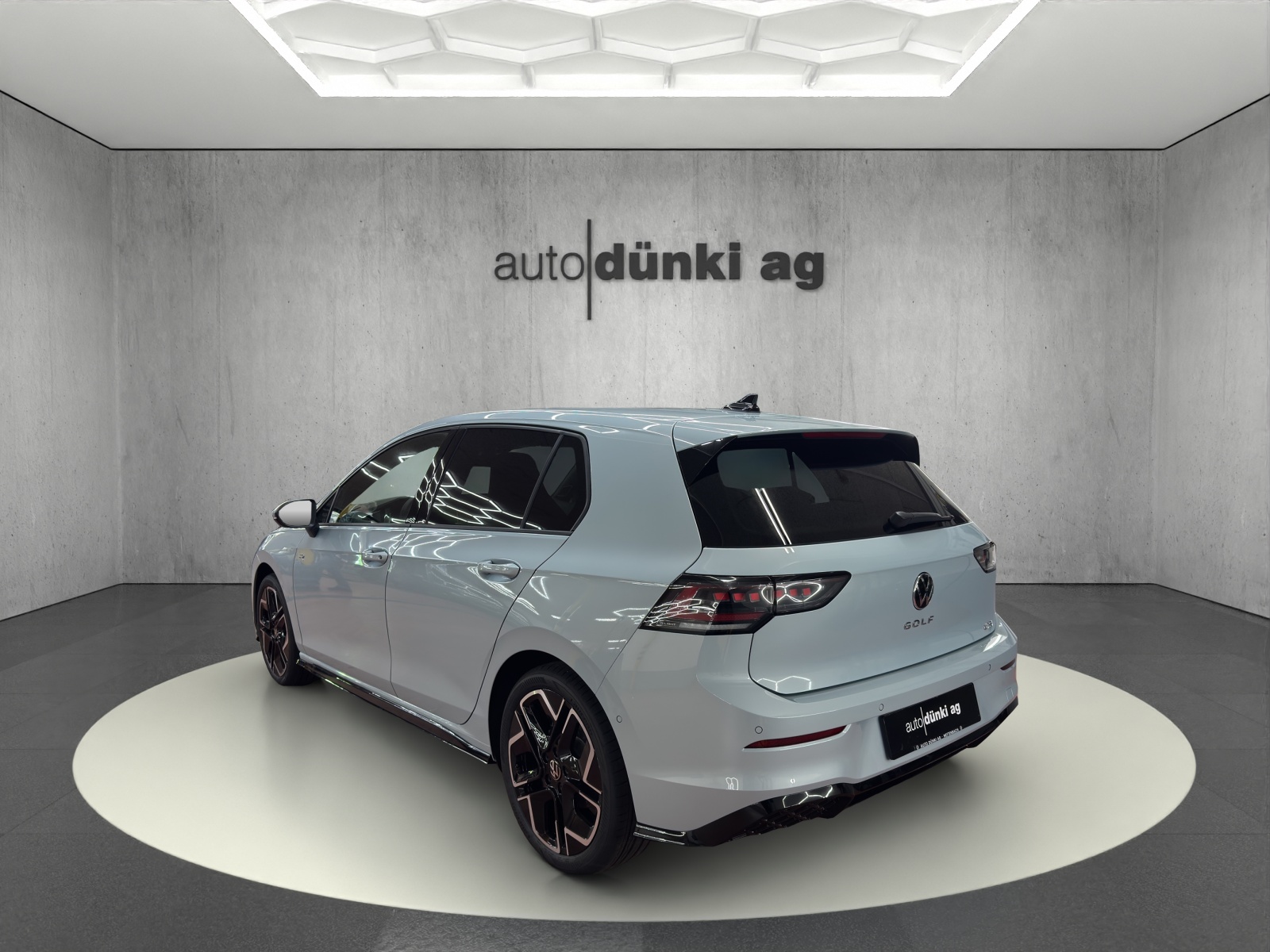 VW Golf 1.5 e TSI mHEV R-Line DSG-image-2