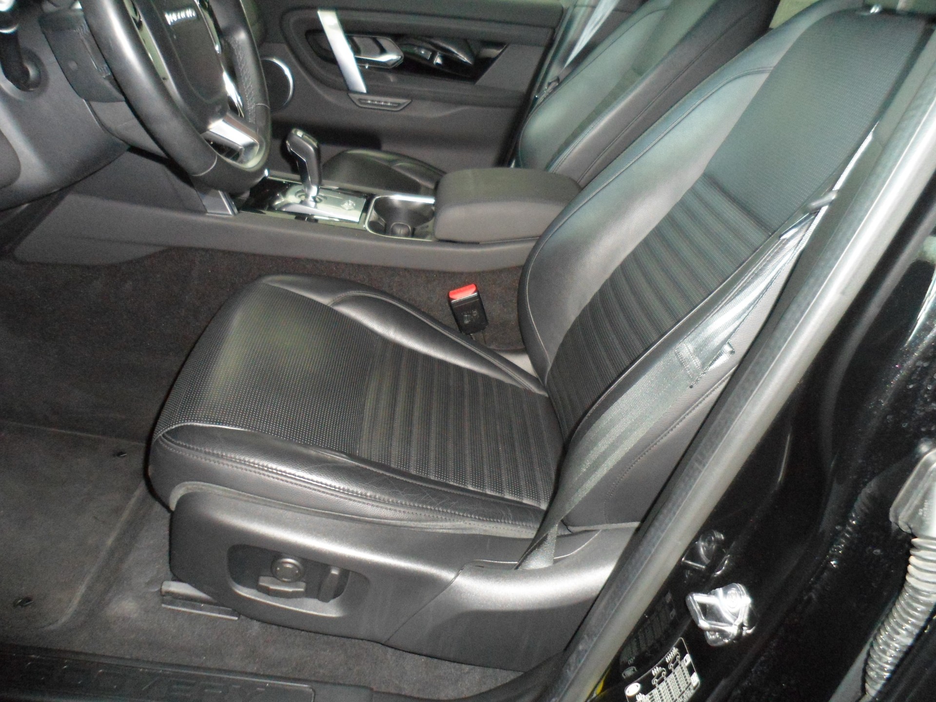 LAND ROVER Discovery Sport R Dyn D180 2.0D TD4 MHEV SE AWD AT9-image-14