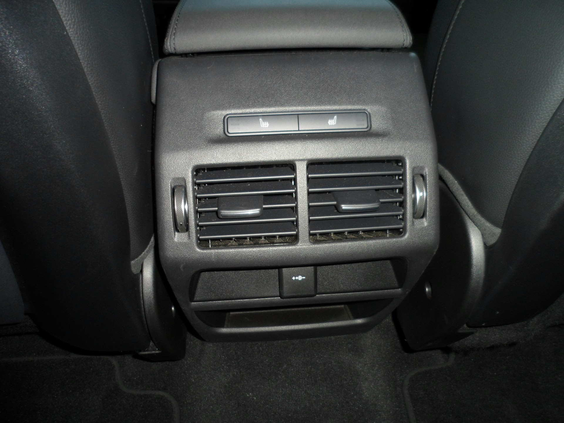 LAND ROVER Discovery Sport R Dyn D180 2.0D TD4 MHEV SE AWD AT9-image-6