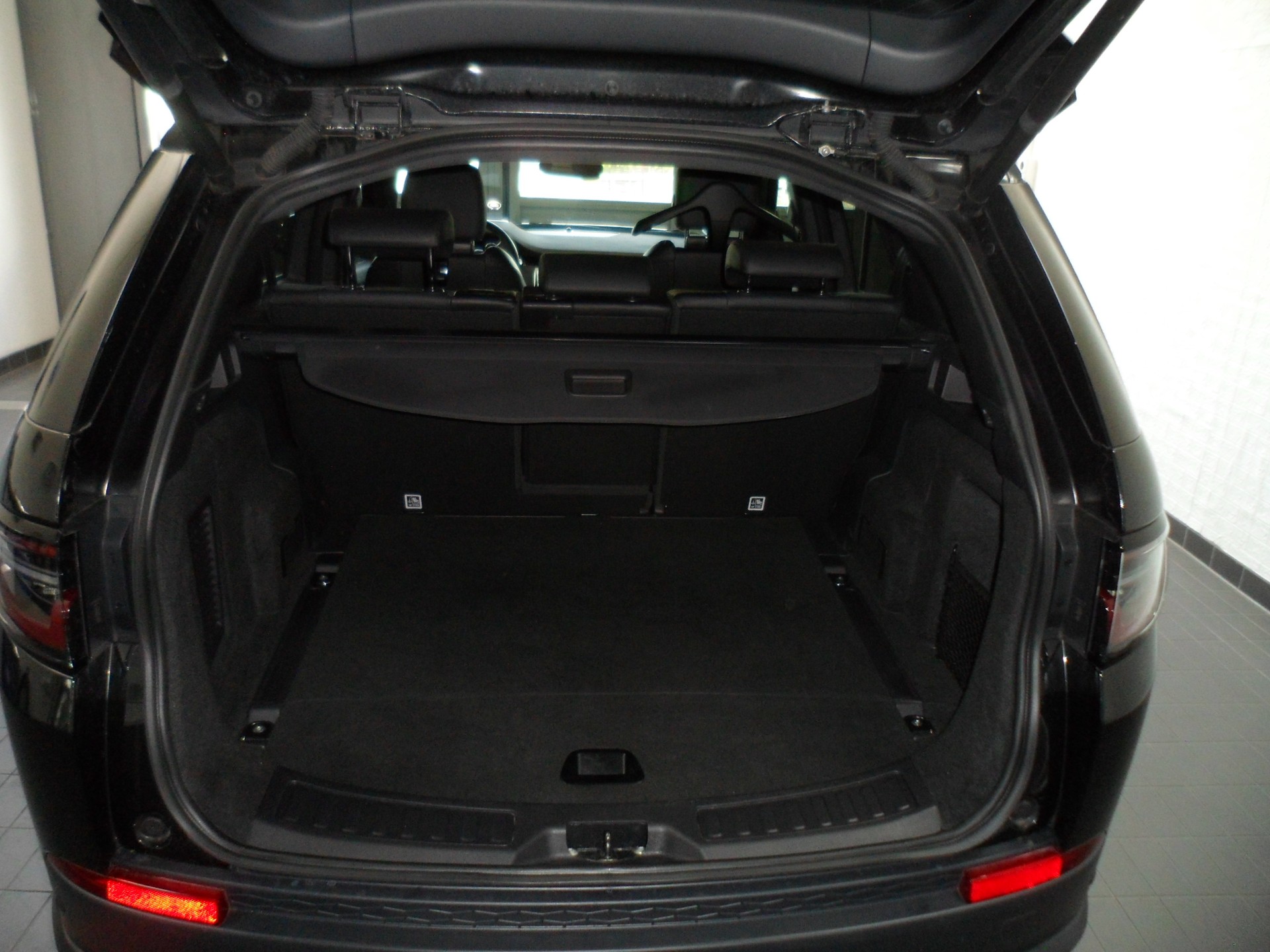 LAND ROVER Discovery Sport R Dyn D180 2.0D TD4 MHEV SE AWD AT9-image-4