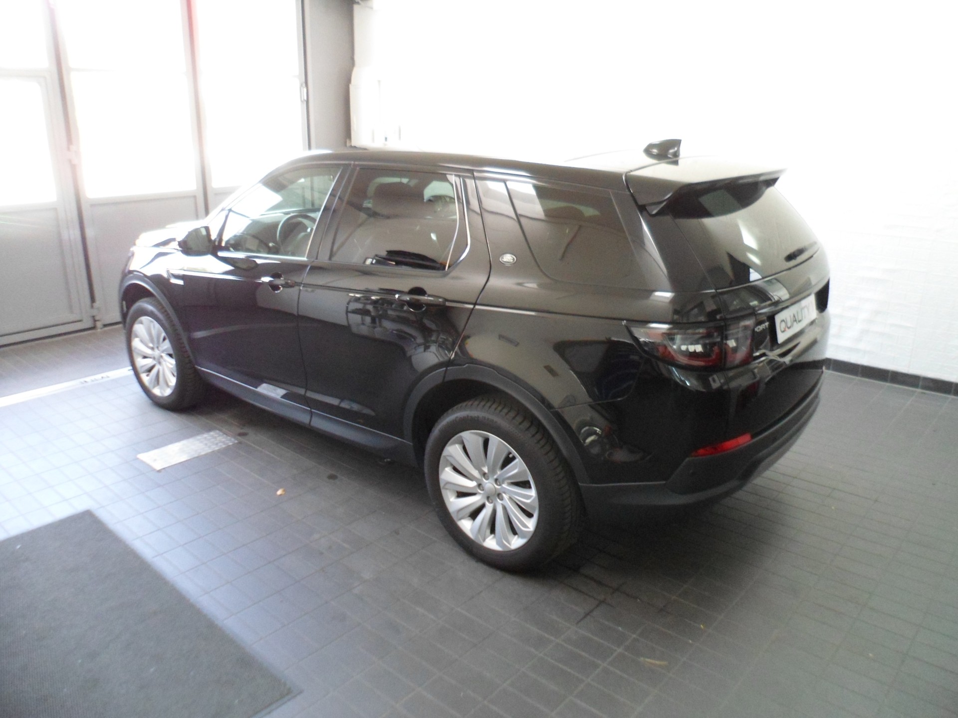 LAND ROVER Discovery Sport R Dyn D180 2.0D TD4 MHEV SE AWD AT9-image-2