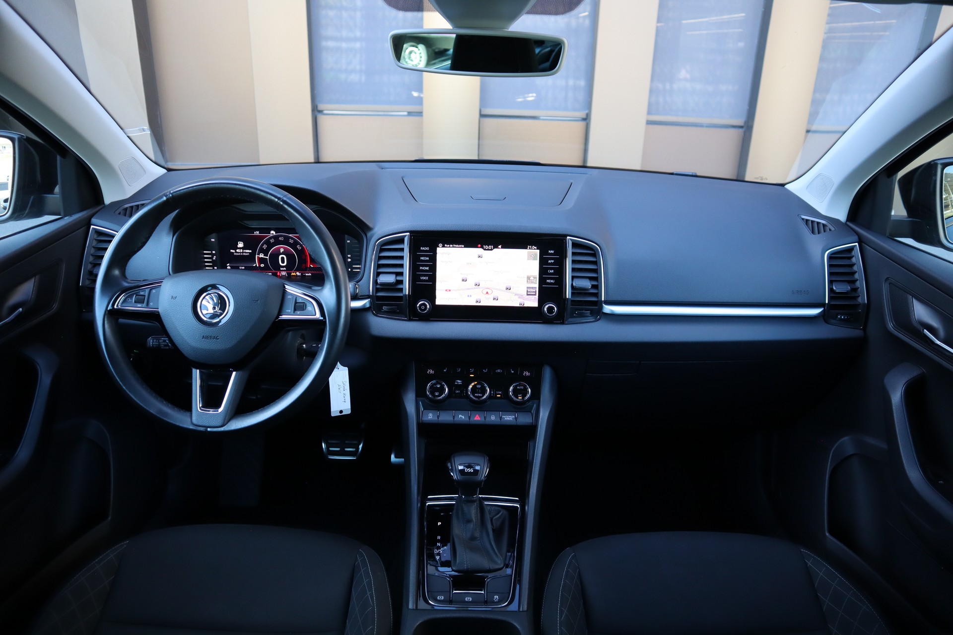 SKODA Karoq 1.5 TSI ACT Ambition DSG-image-12