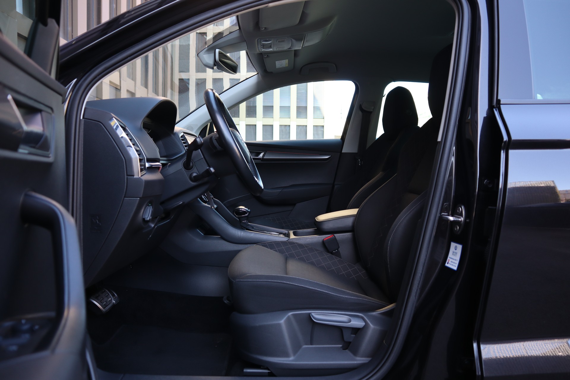 SKODA Karoq 1.5 TSI ACT Ambition DSG-image-8