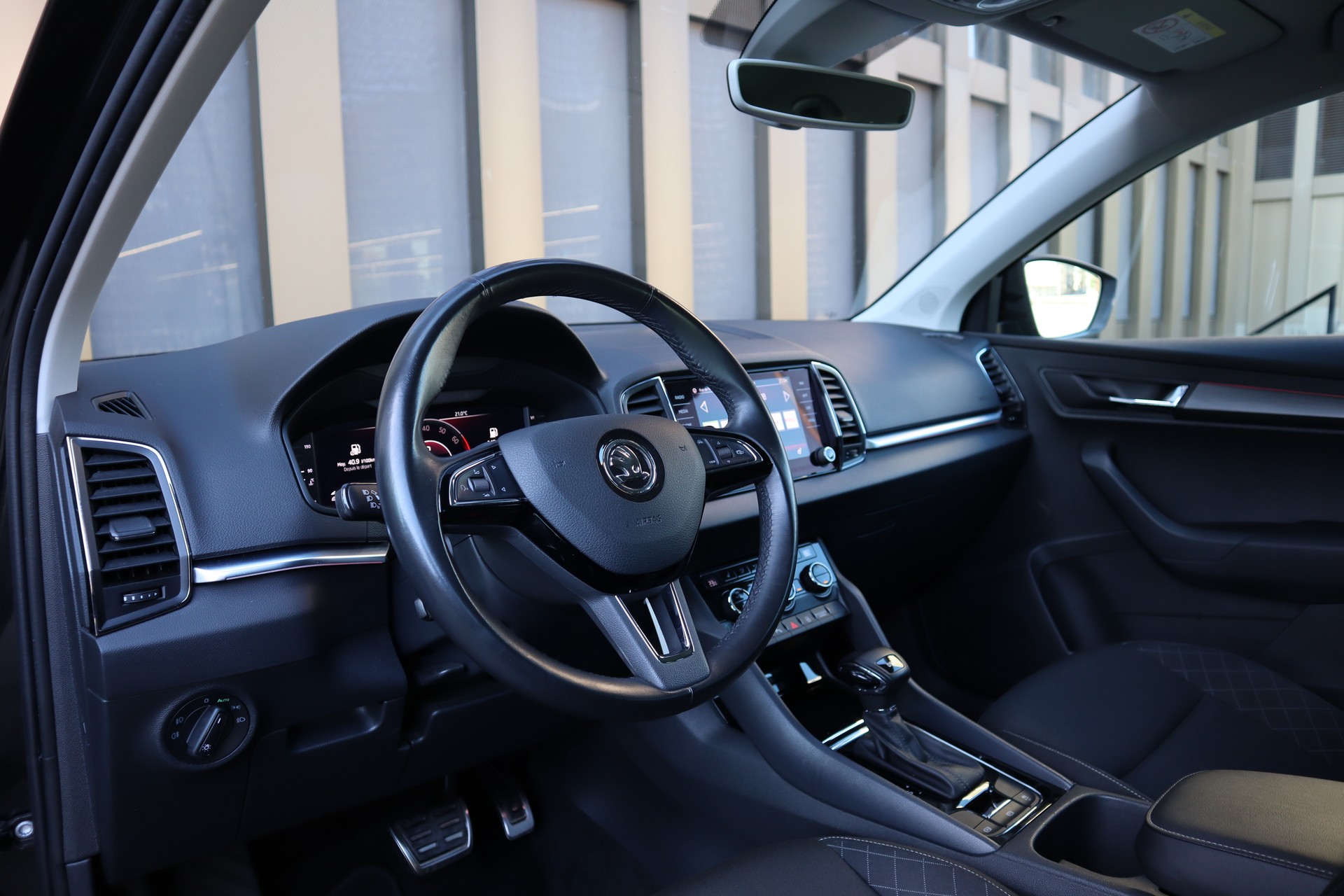 SKODA Karoq 1.5 TSI ACT Ambition DSG-image-9