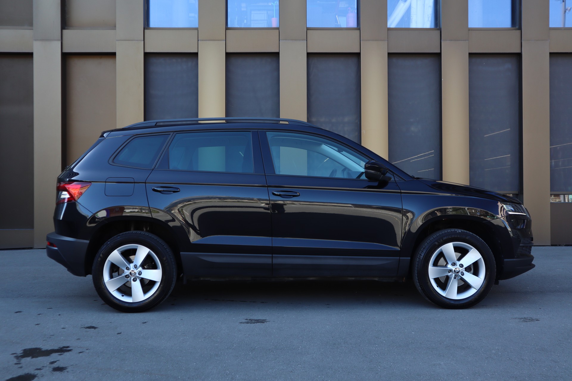 SKODA Karoq 1.5 TSI ACT Ambition DSG-image-3