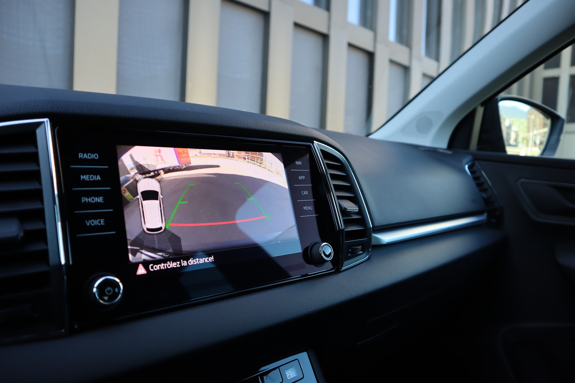 SKODA Karoq 1.5 TSI ACT Ambition DSG-image-14