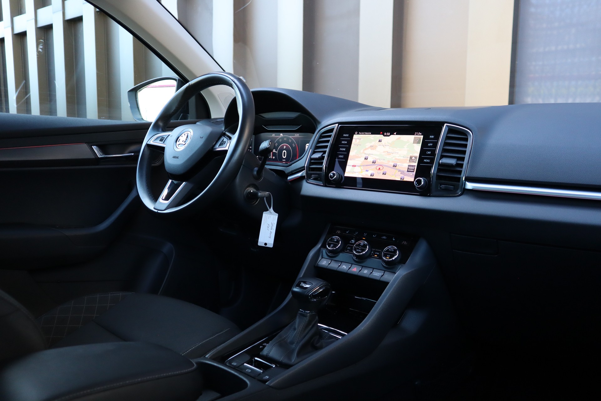 SKODA Karoq 1.5 TSI ACT Ambition DSG-image-11