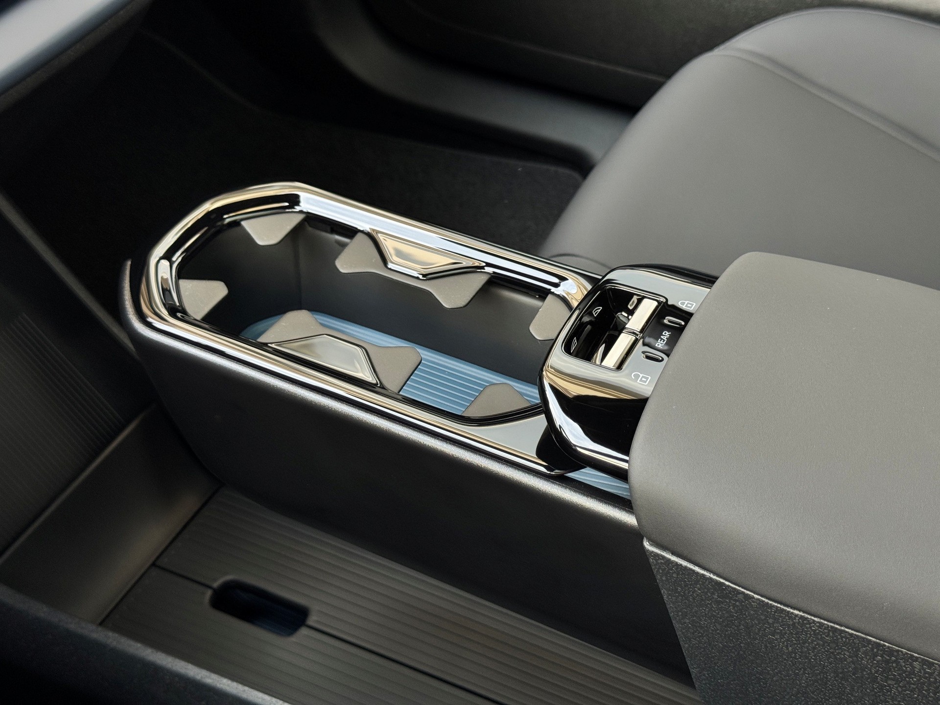 VOLVO EX30 CC E60 Twin Performance AWD-image-17