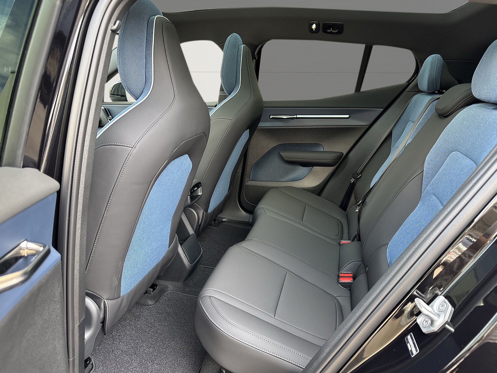 VOLVO EX30 CC E60 Twin Performance AWD-image-9