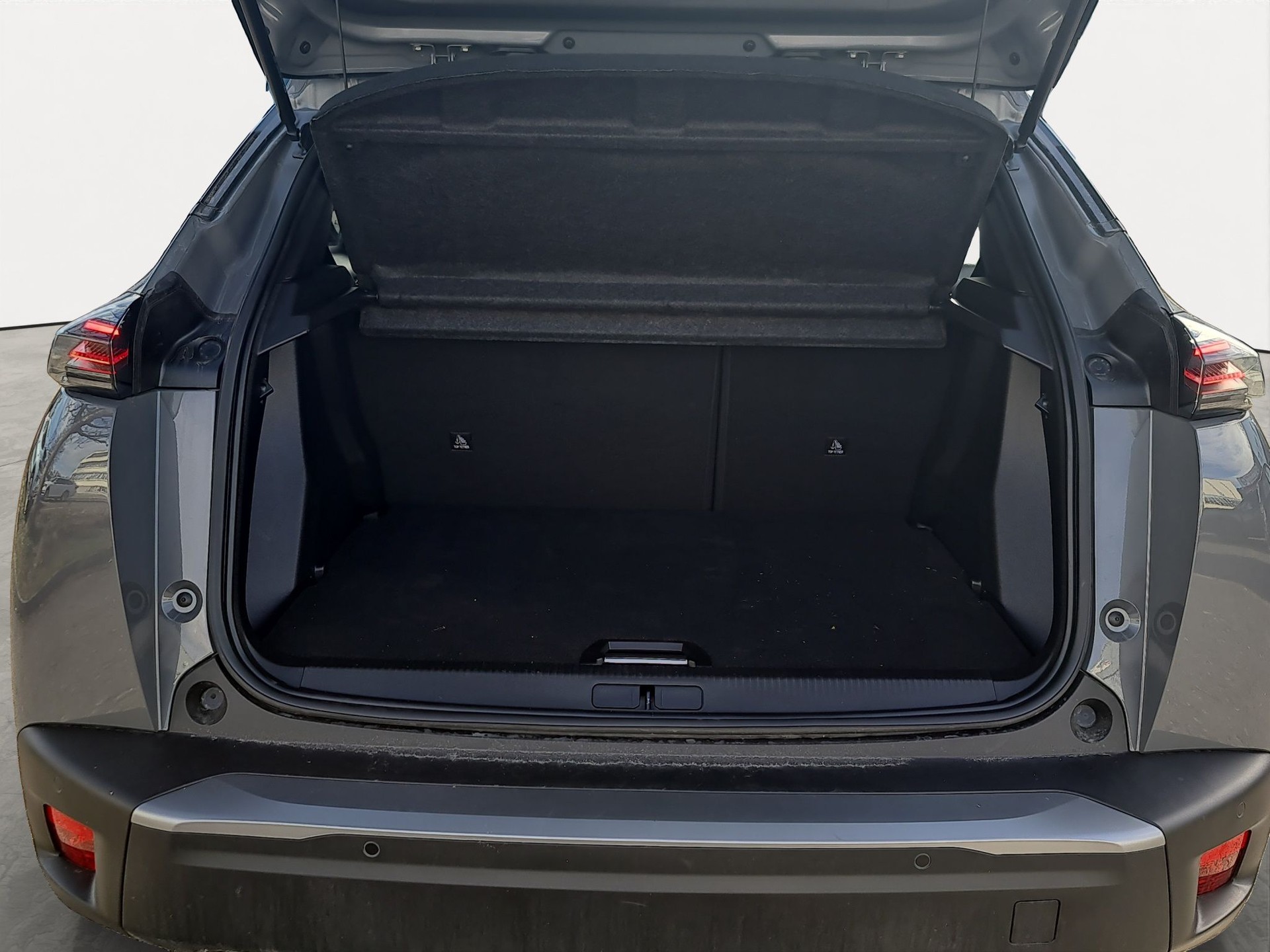 PEUGEOT 2008 1.2 PureTech GT-image-13