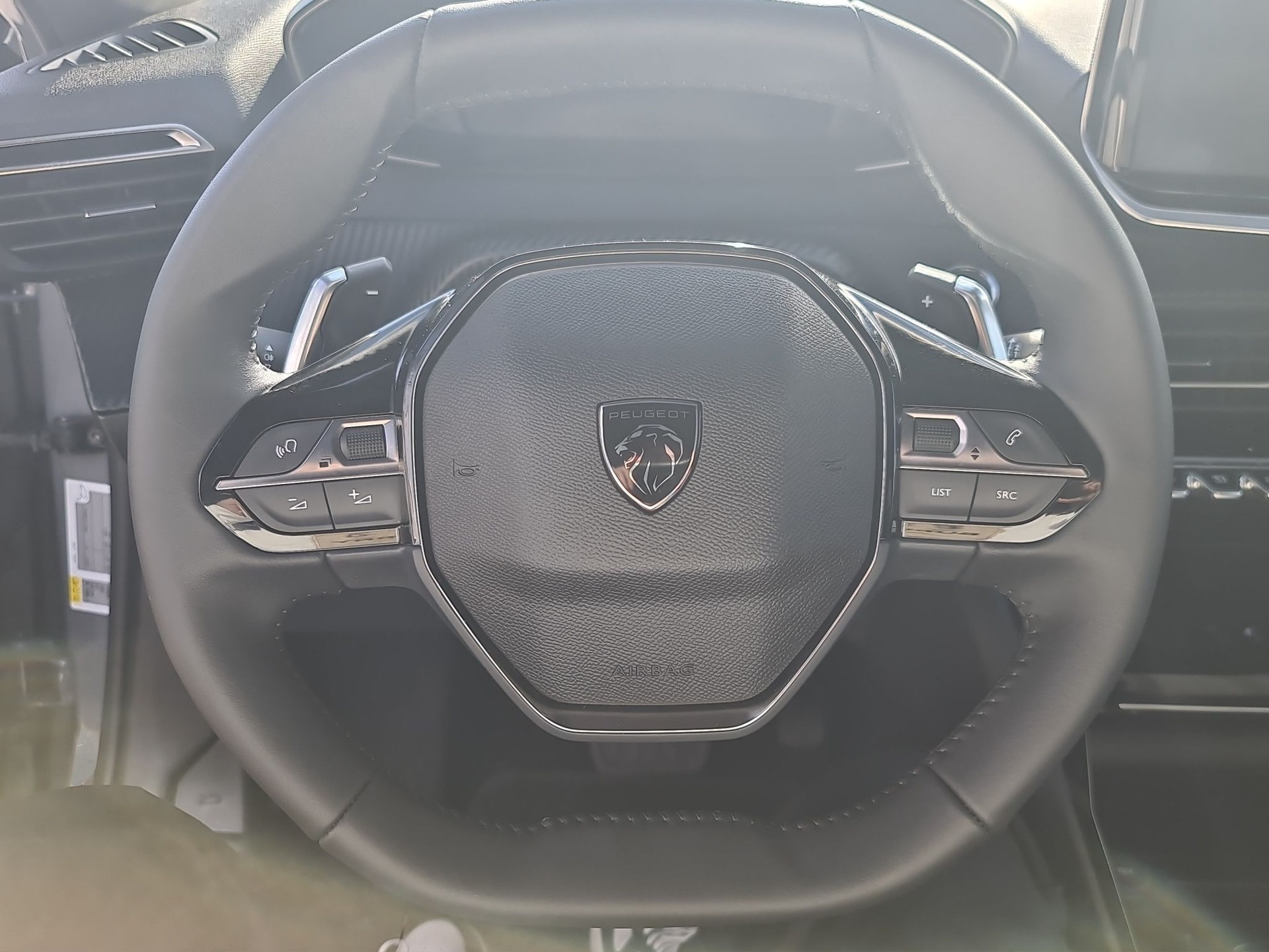 PEUGEOT 2008 1.2 PureTech GT-image-9