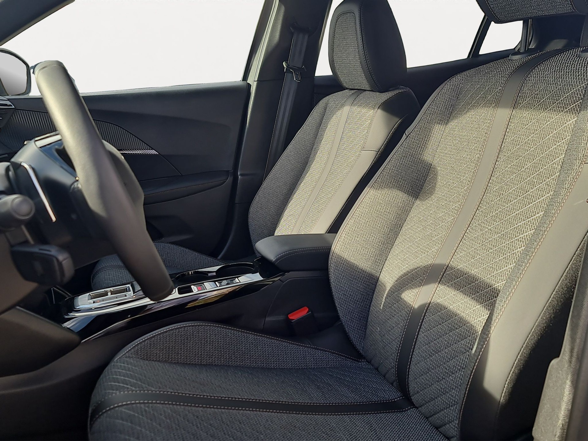 PEUGEOT 2008 1.2 PureTech GT-image-8