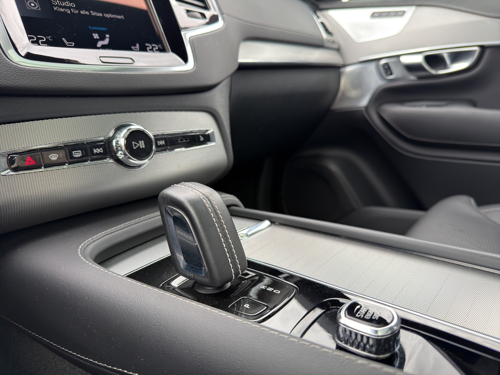 VOLVO XC90 2.0 B5 MH R-Design 7P. AWD-image-12
