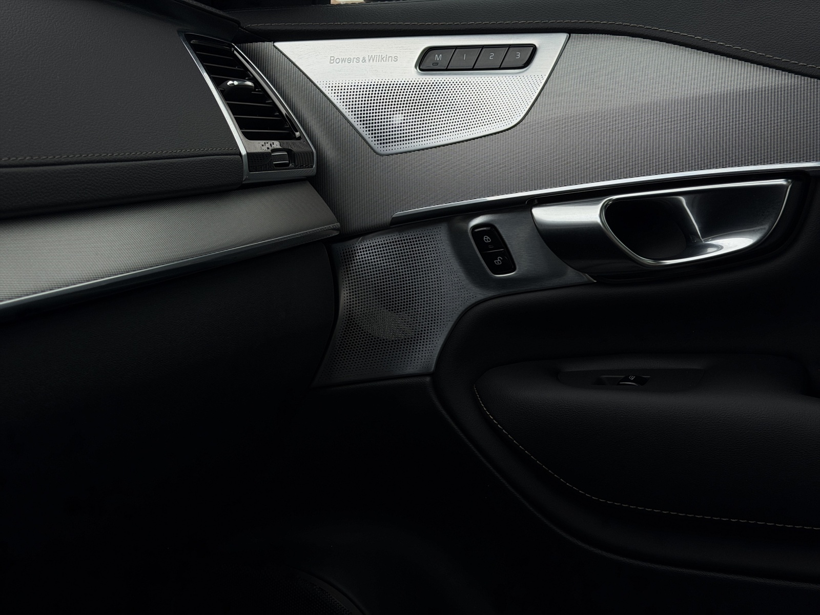 VOLVO XC90 2.0 B5 MH R-Design 7P. AWD-image-14