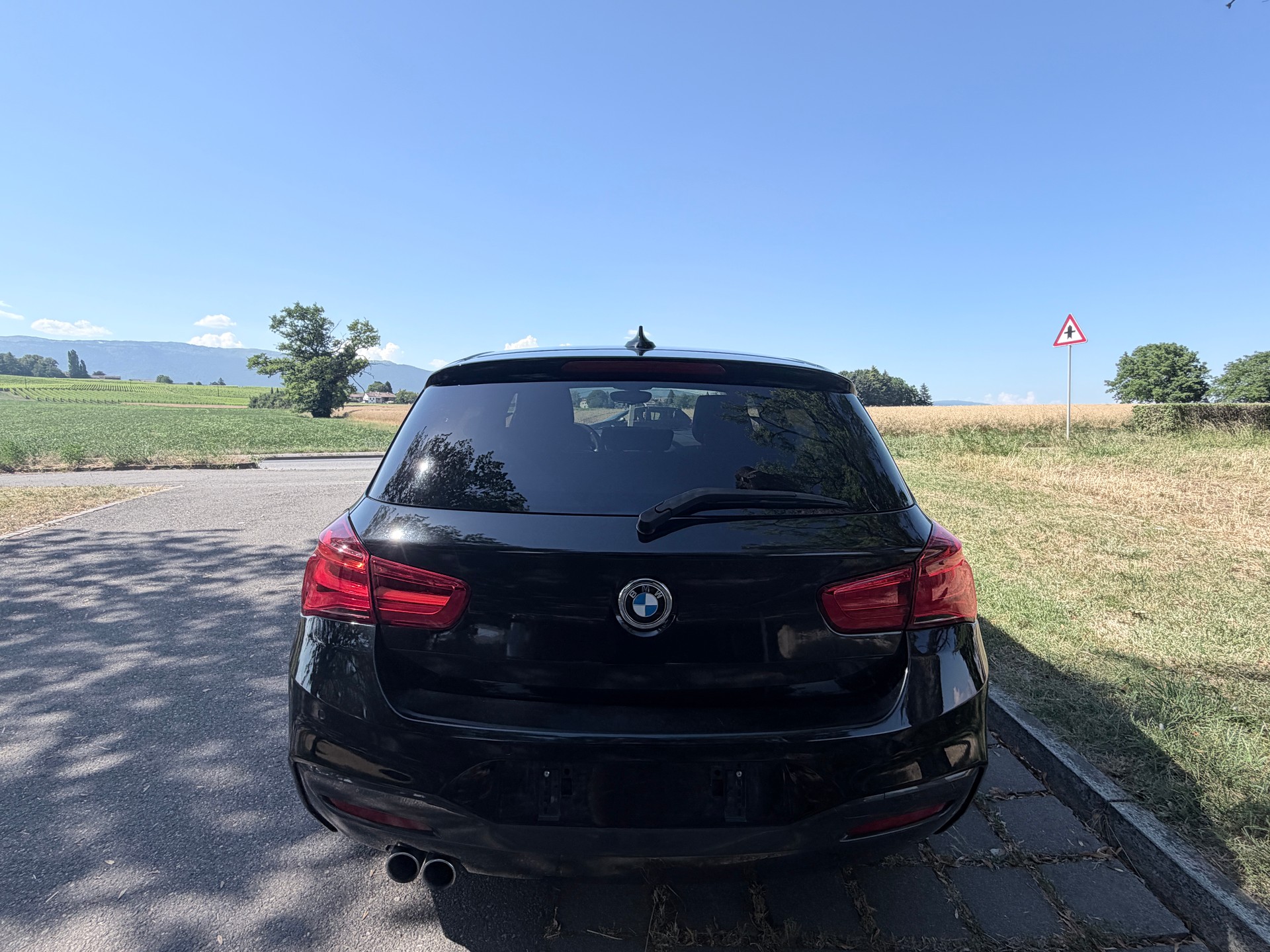 BMW 120d xDrive M Sport Steptronic-image-5