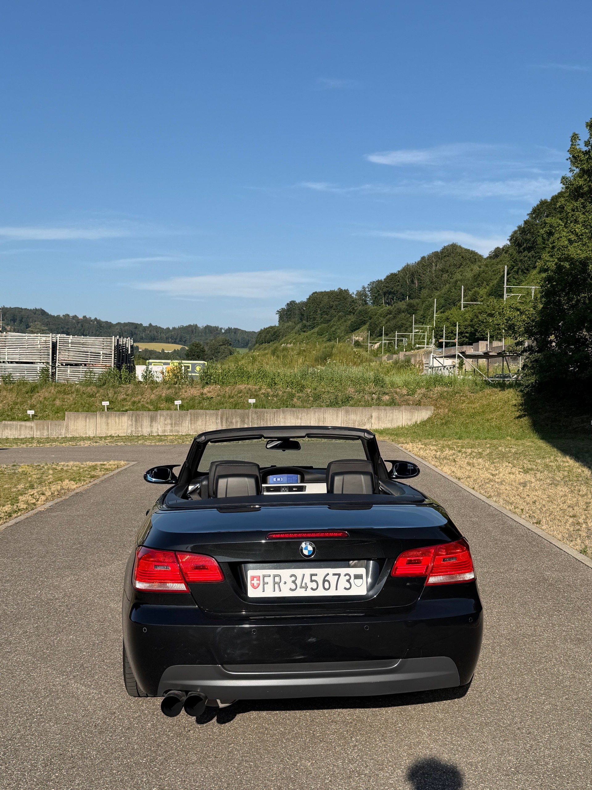 BMW 325i-image-3