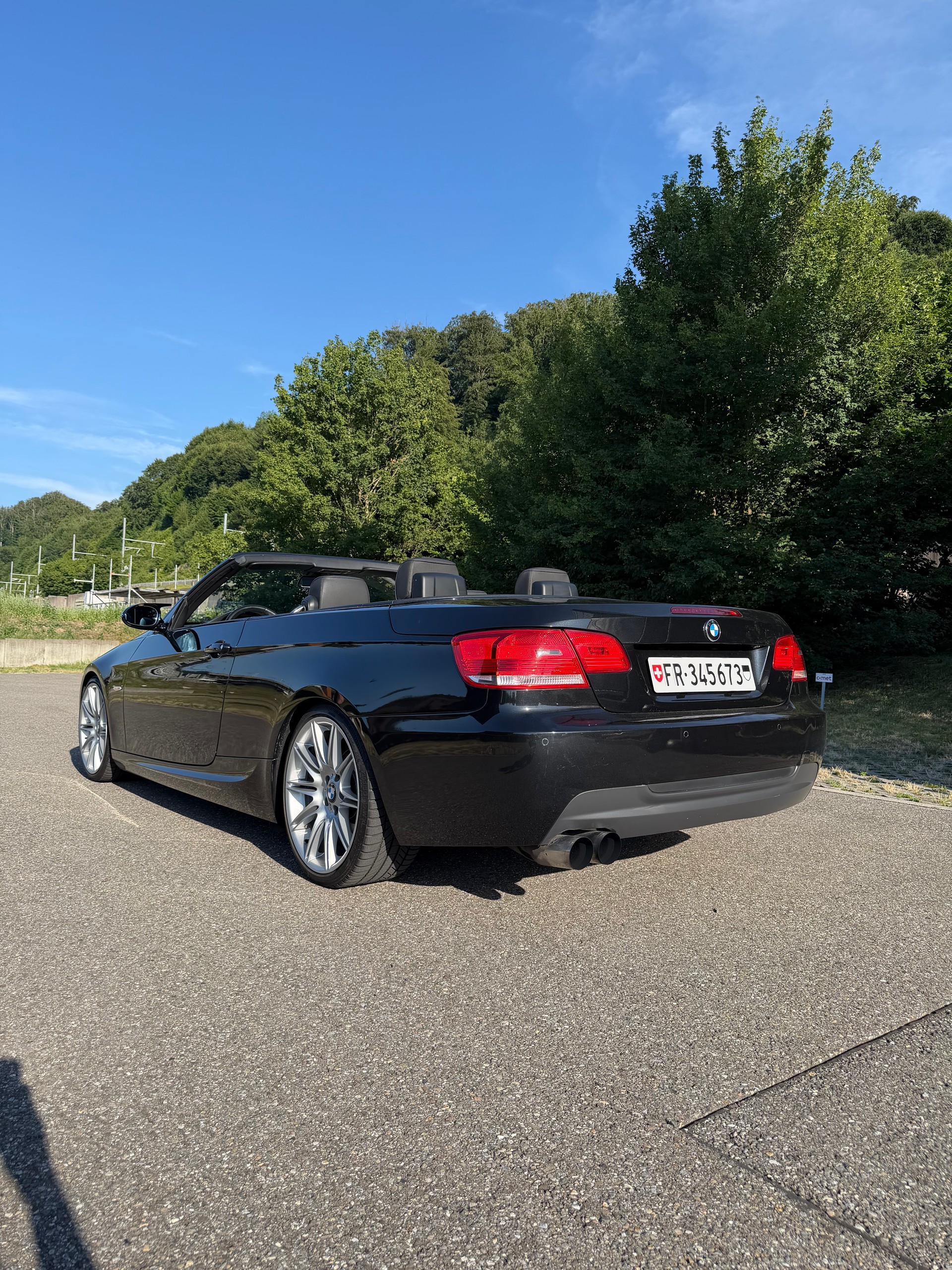 BMW 325i-image-2