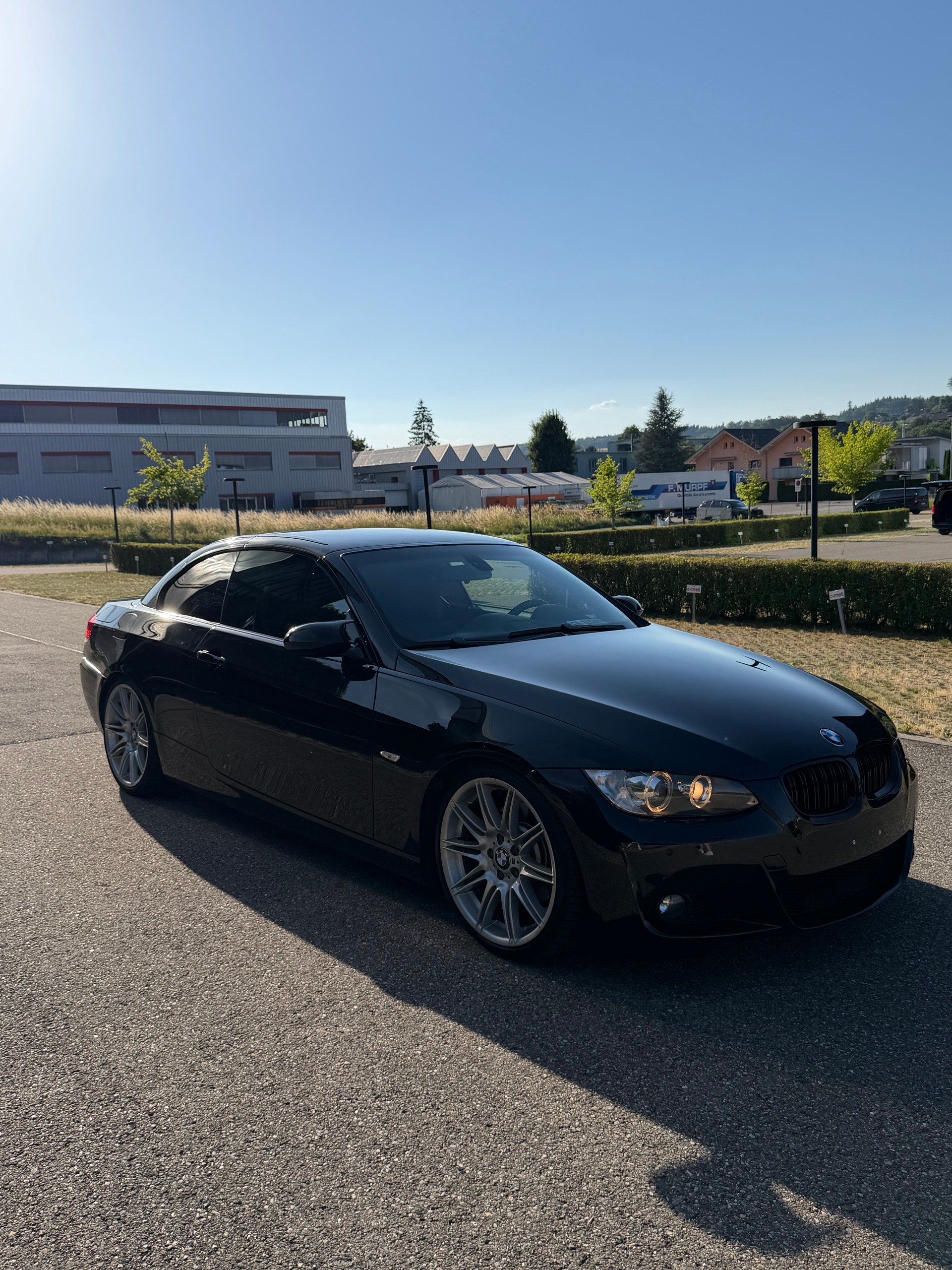 BMW 325i-image-1