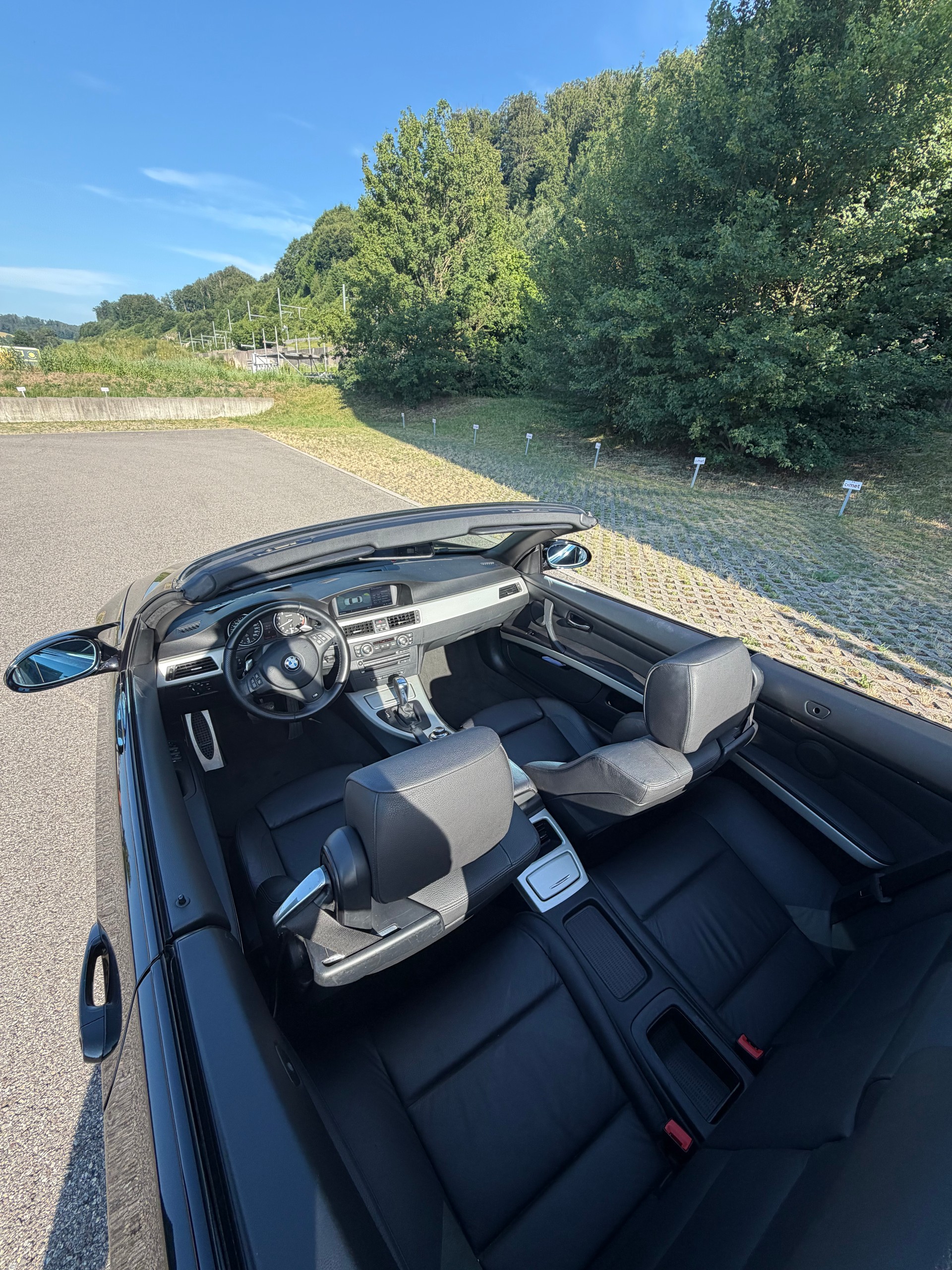 BMW 325i-image-4