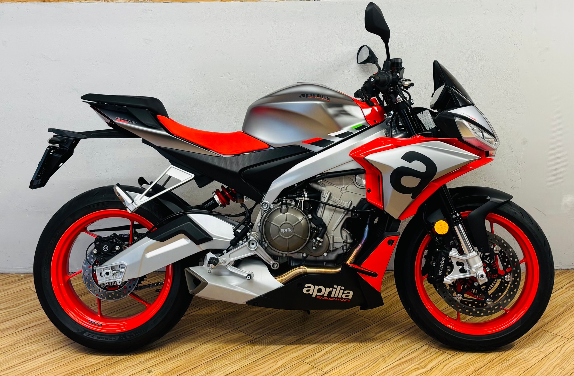 APRILIA Tuono 660 (35kw)-showroom-element-1