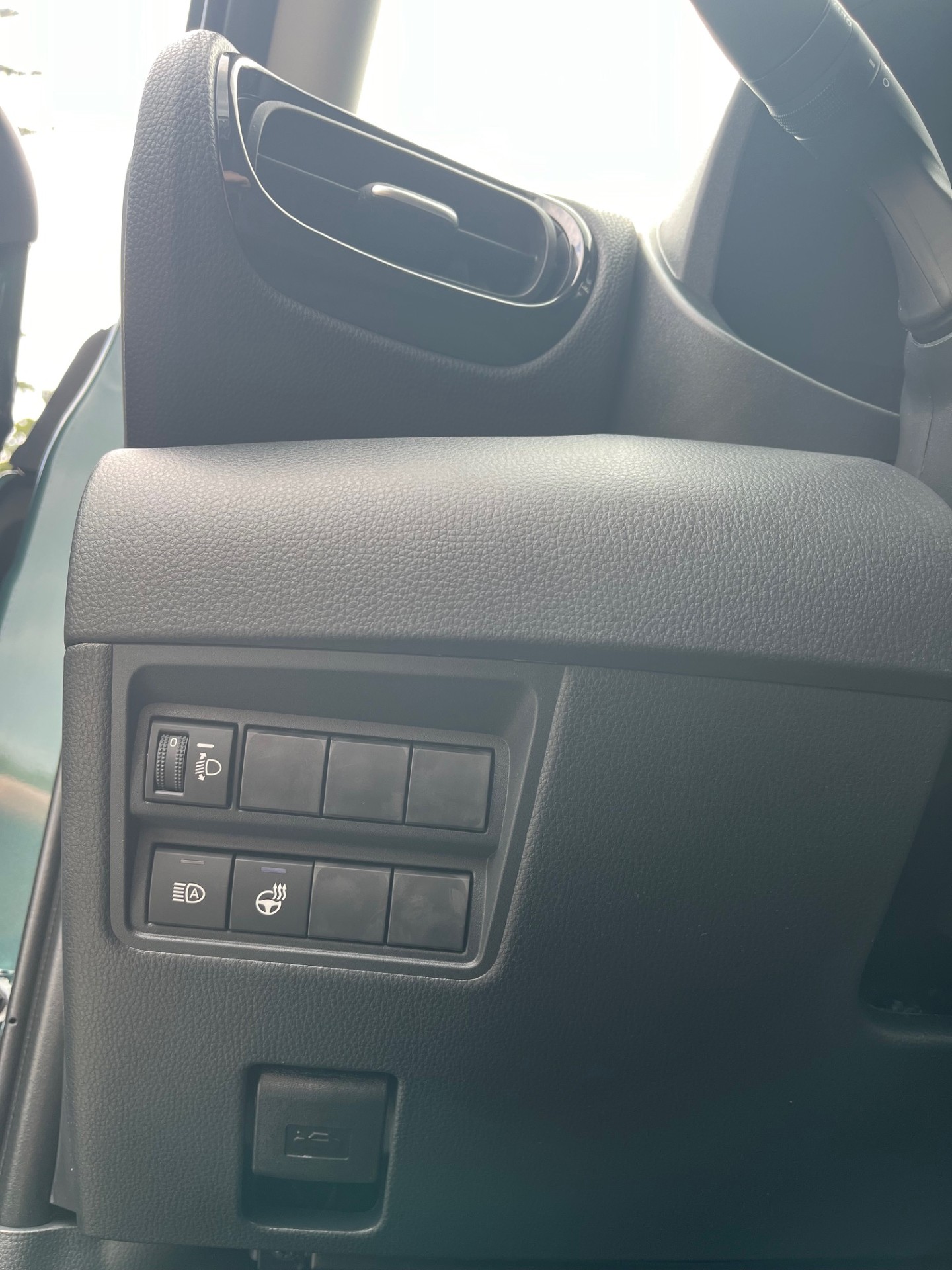 TOYOTA Yaris 1.5 Trend e-CVT-image-15