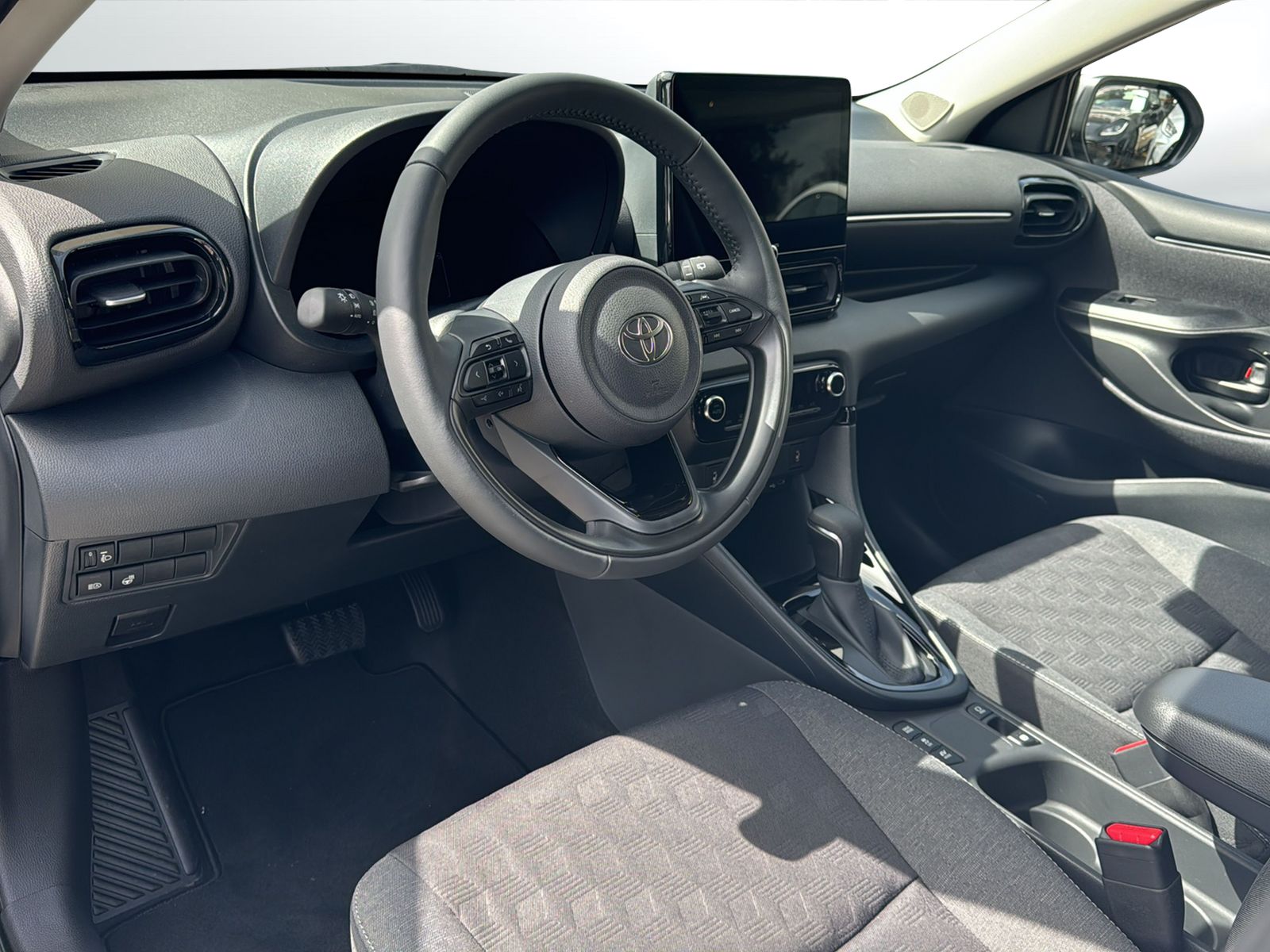 TOYOTA Yaris 1.5 Trend e-CVT-image-5