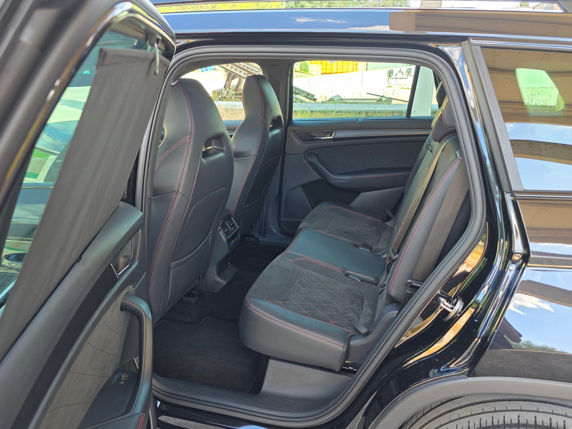 SKODA Kodiaq 2.0 TSI 4x4 RS / 7 Plätzer / AHK 2000kg-image-9