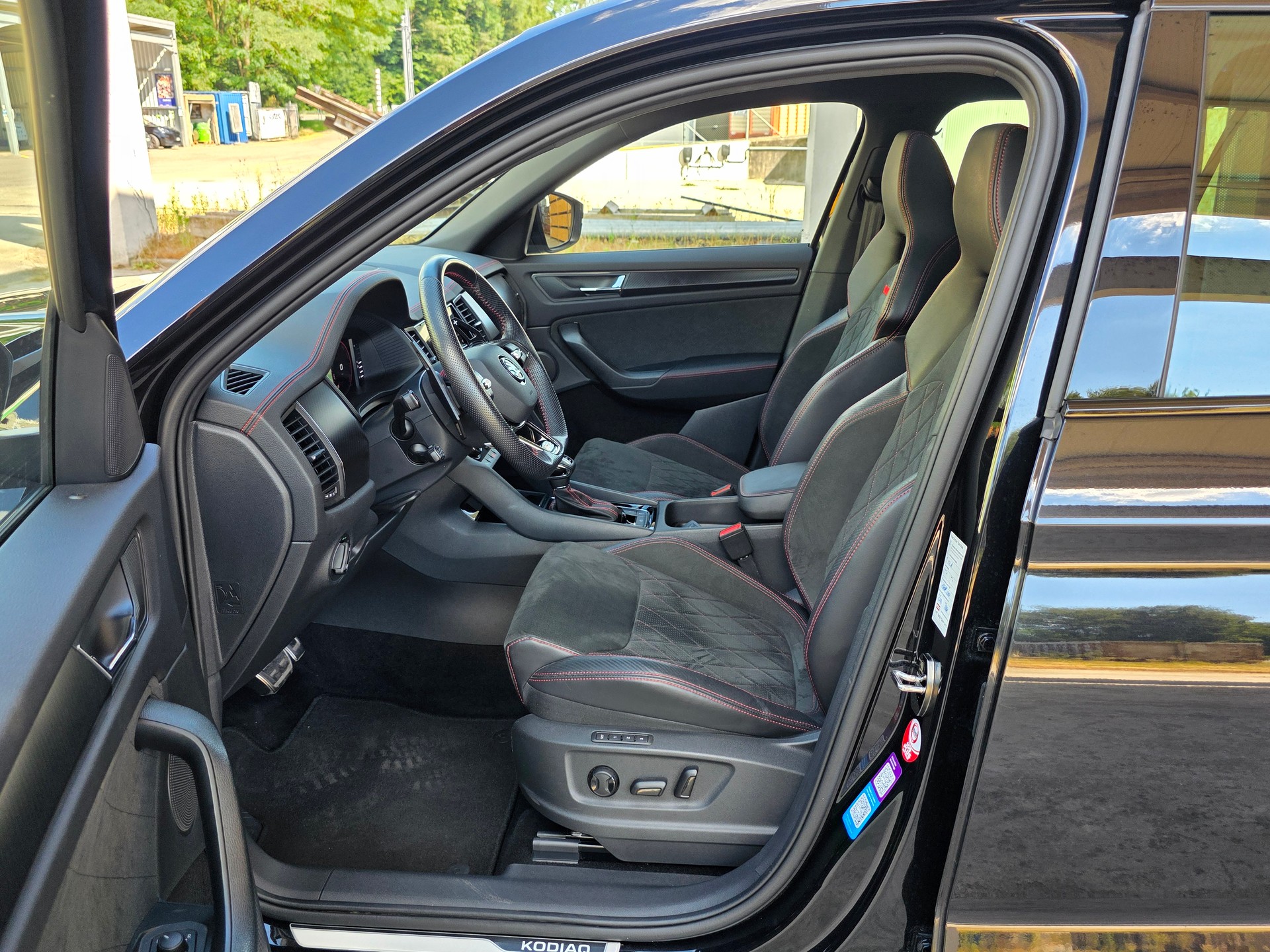 SKODA Kodiaq 2.0 TSI 4x4 RS / 7 Plätzer / AHK 2000kg-image-7
