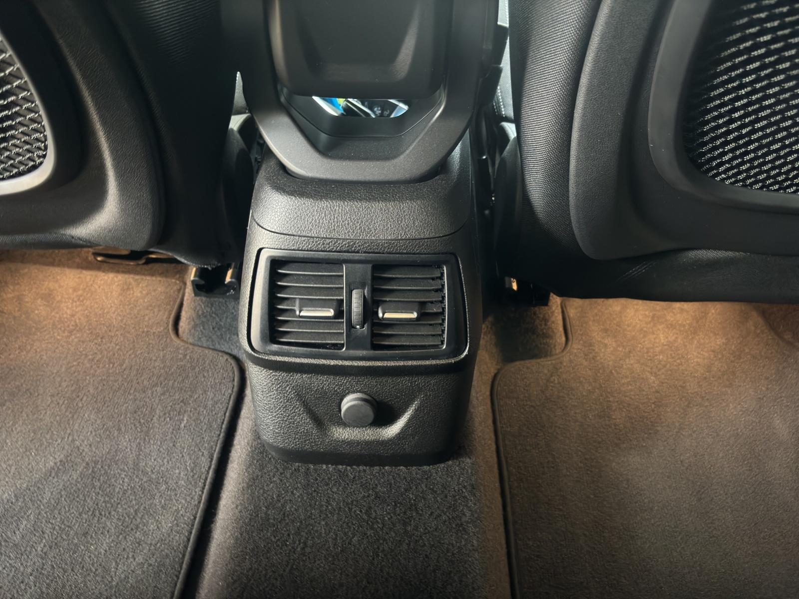 BMW 218d Gran Tourer-image-24