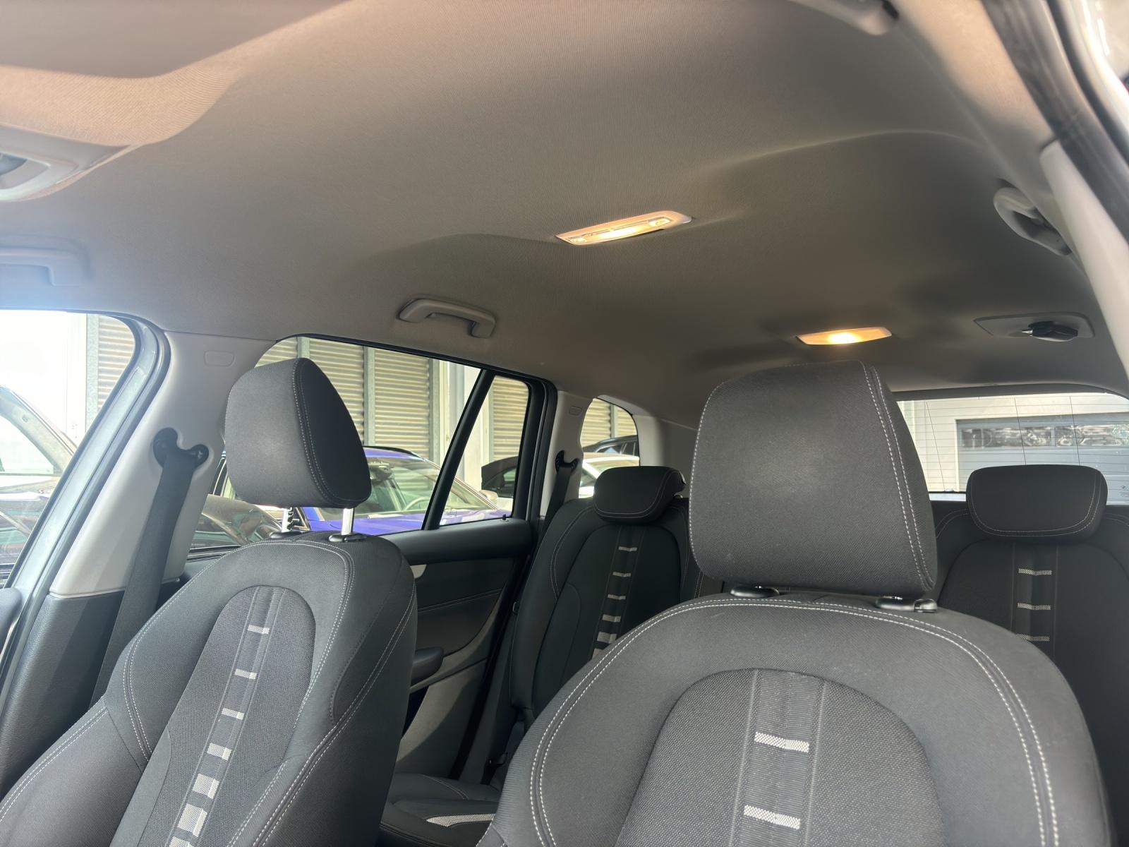 BMW 218d Gran Tourer-image-12