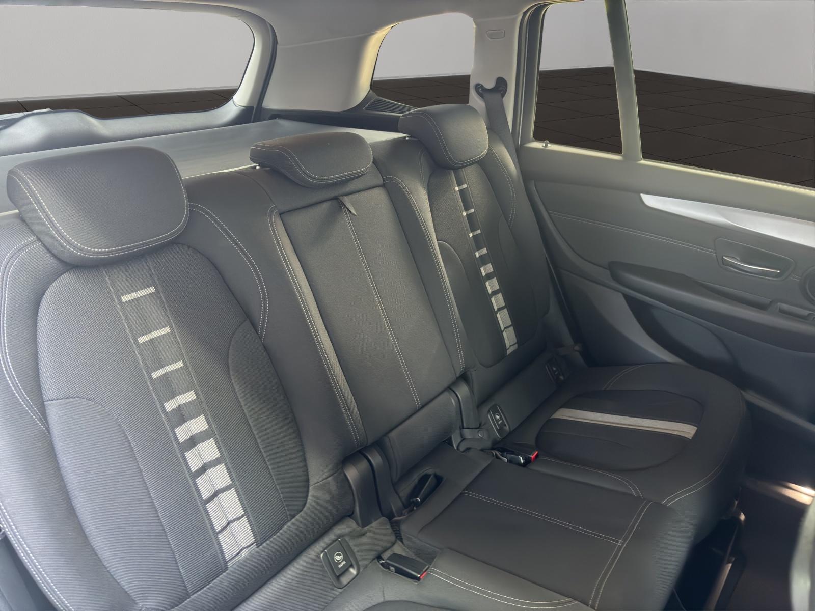 BMW 218d Gran Tourer-image-11