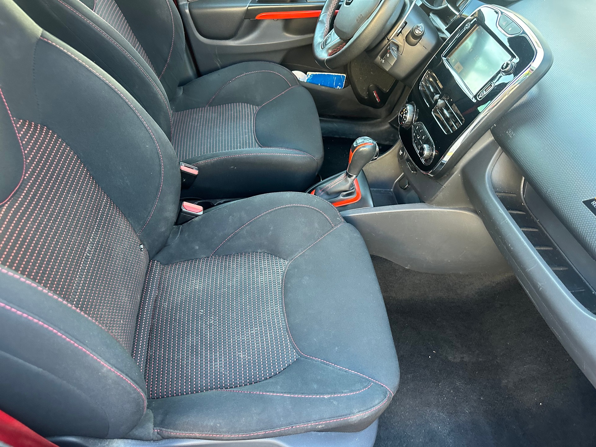 RENAULT Clio 1.6 T RS 200 EDC-image-11