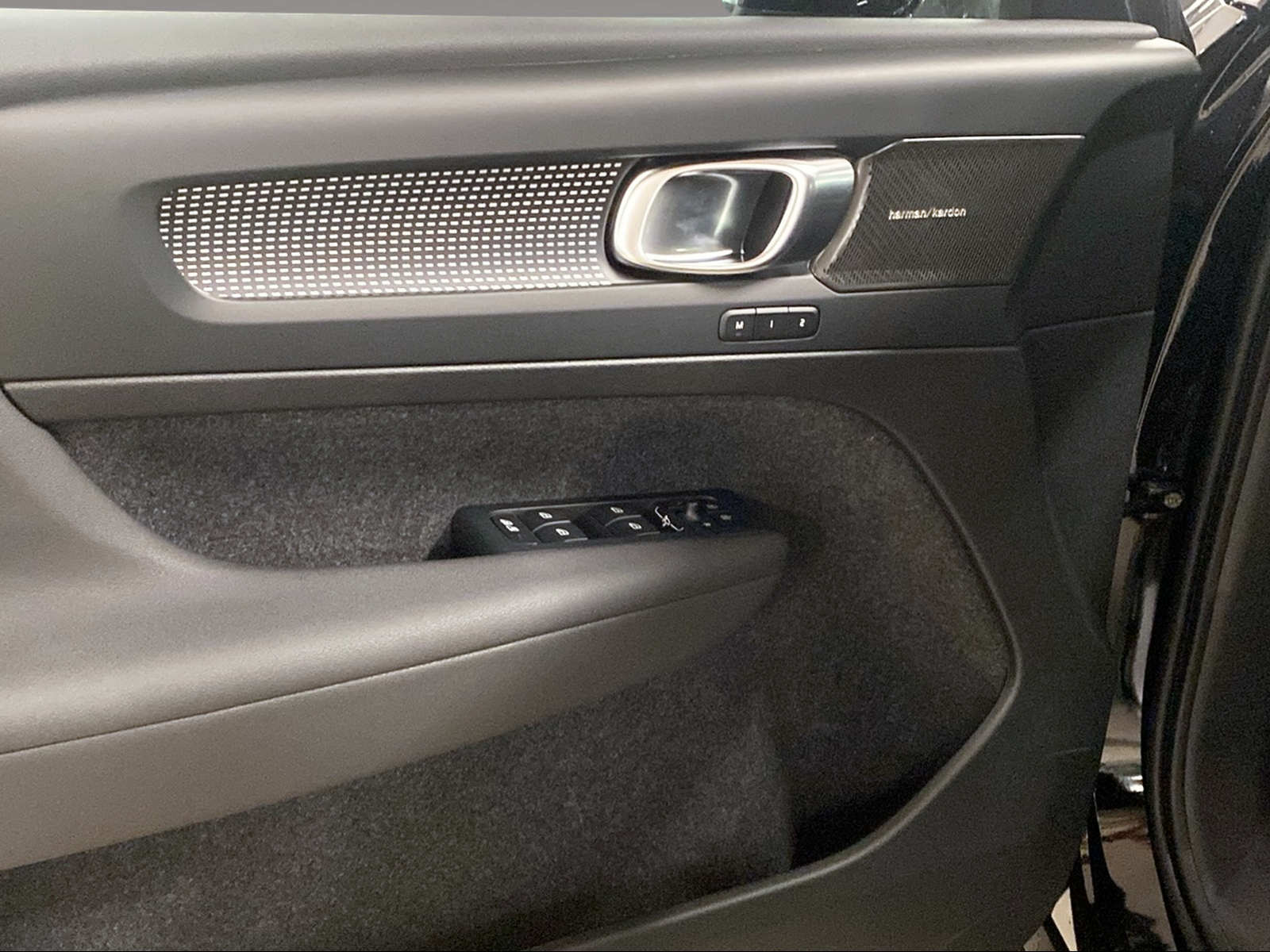 VOLVO EC40 Twin Ultra AWD XCENTRIC-image-11