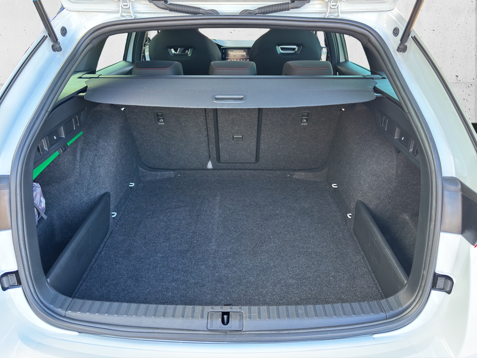 SKODA Octavia Combi 2.0 TSI DSG RS mit AHK-Vorbereitung & Rückfahrkamera-image-10