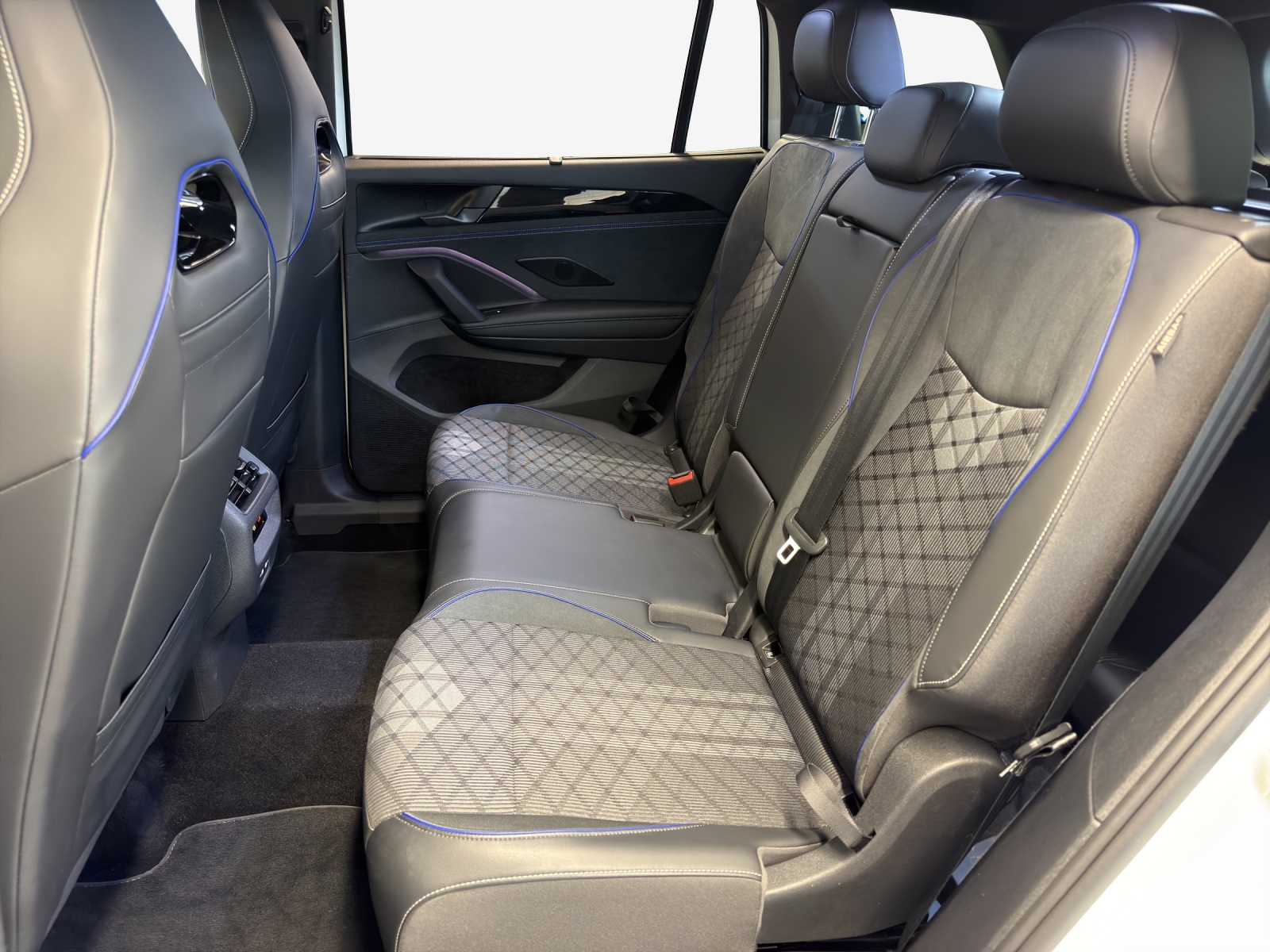 VW Tayron 2.0 TDI SCR R-Line 4Motion DSG-image-11