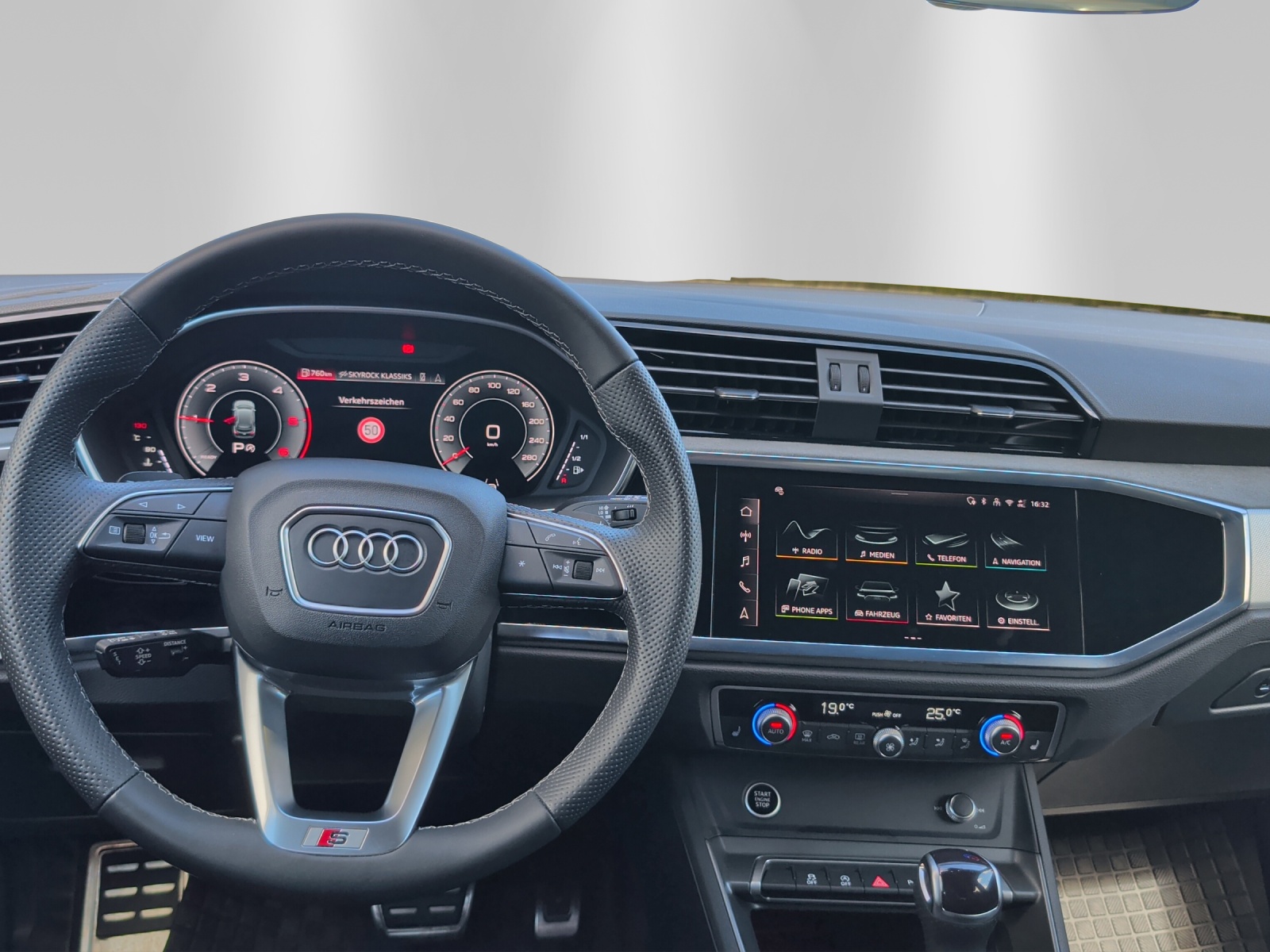 AUDI Q3 Sportback 40 TDI S line quattro S-tronic-image-9