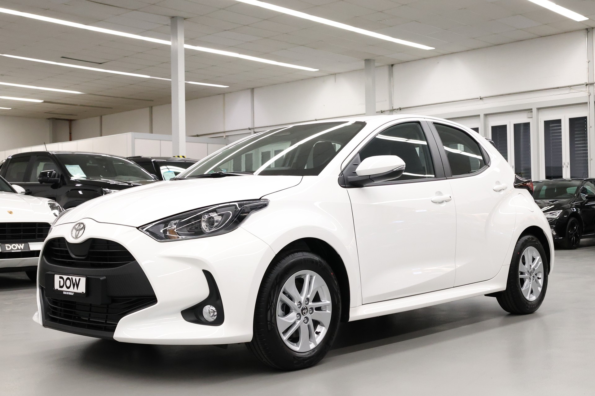 TOYOTA Yaris 1.5 Active Drive e-CVT-image-2