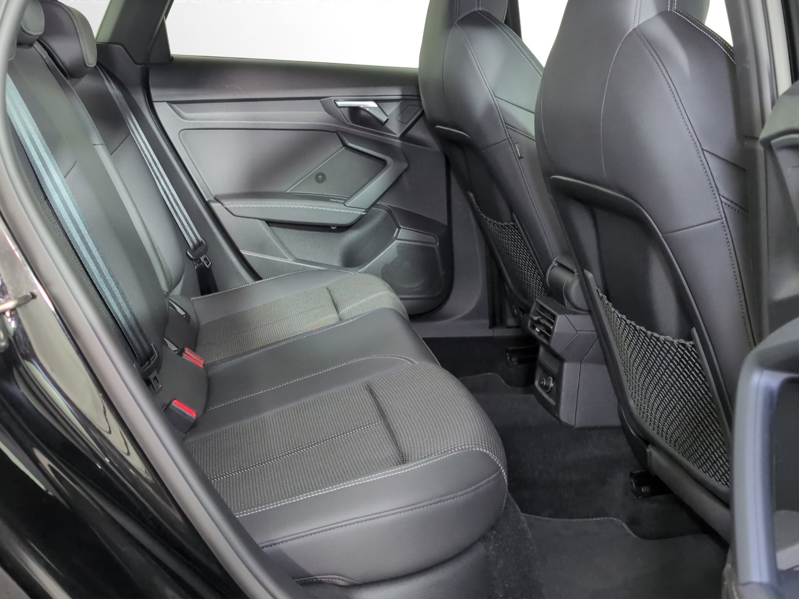 AUDI A3 Sportback 40 TDI S line S-tronic quattro-image-8