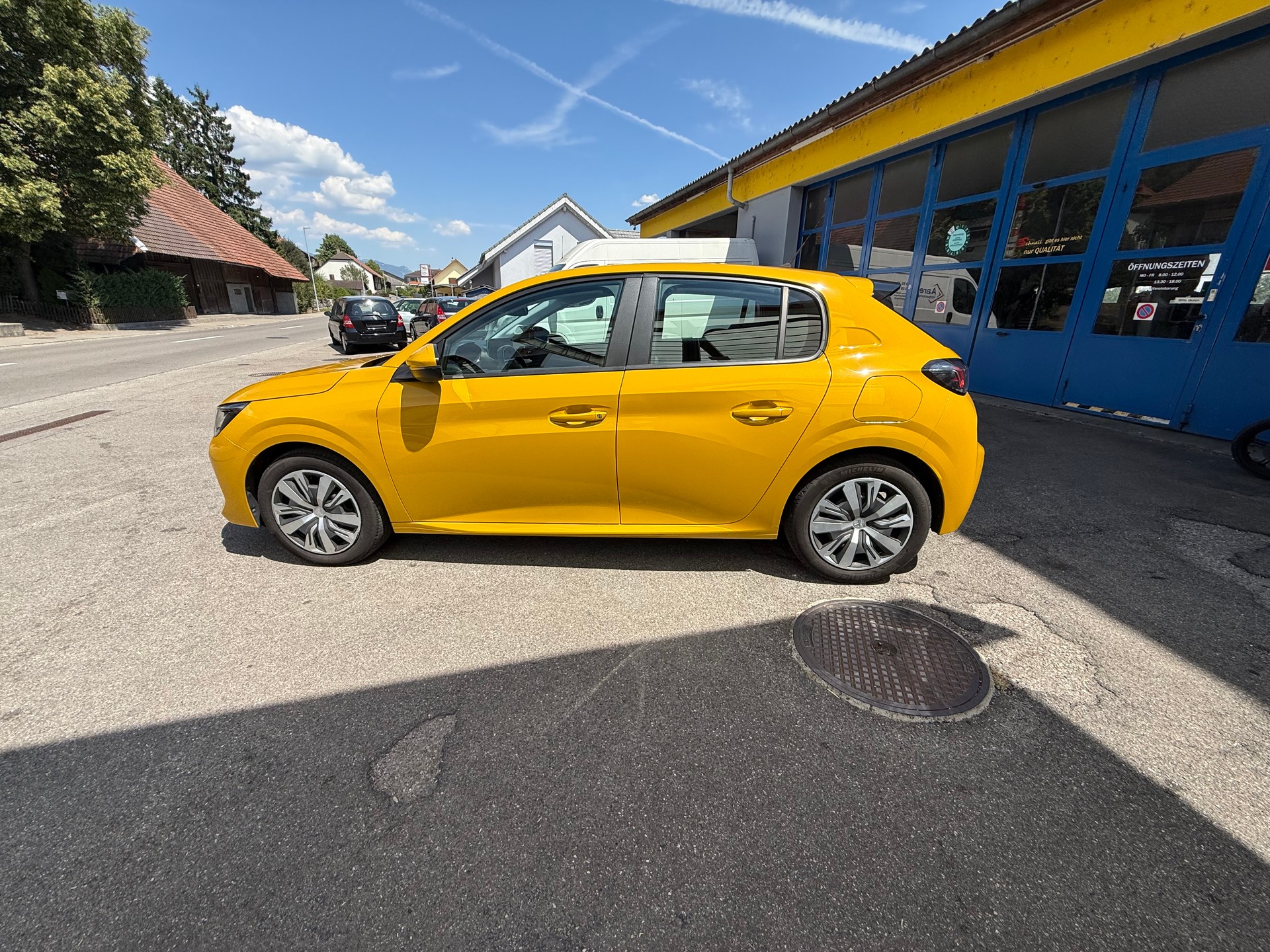 PEUGEOT 208 1.2 PureTech Allure-image-6
