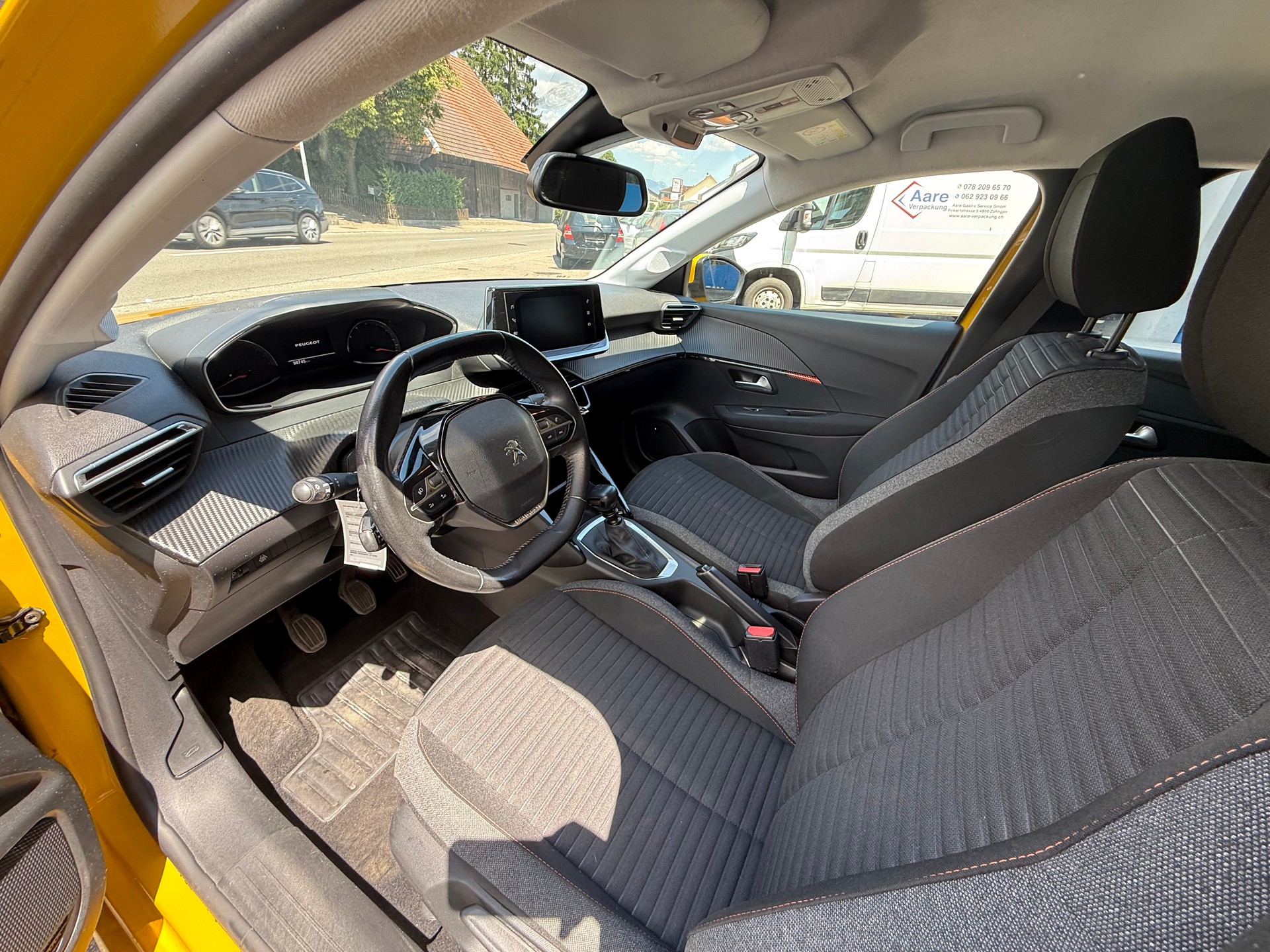 PEUGEOT 208 1.2 PureTech Allure-image-11