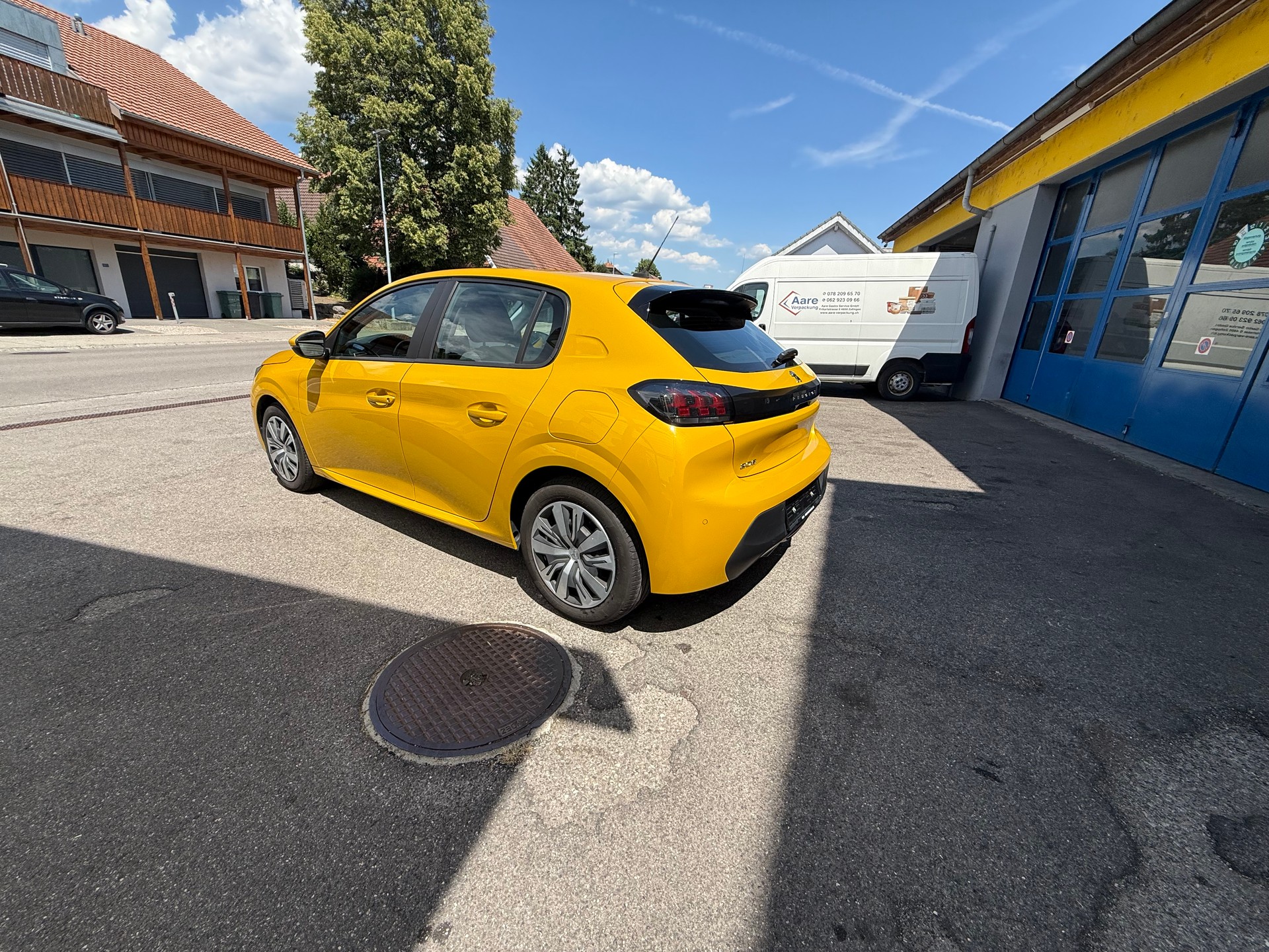 PEUGEOT 208 1.2 PureTech Allure-image-5
