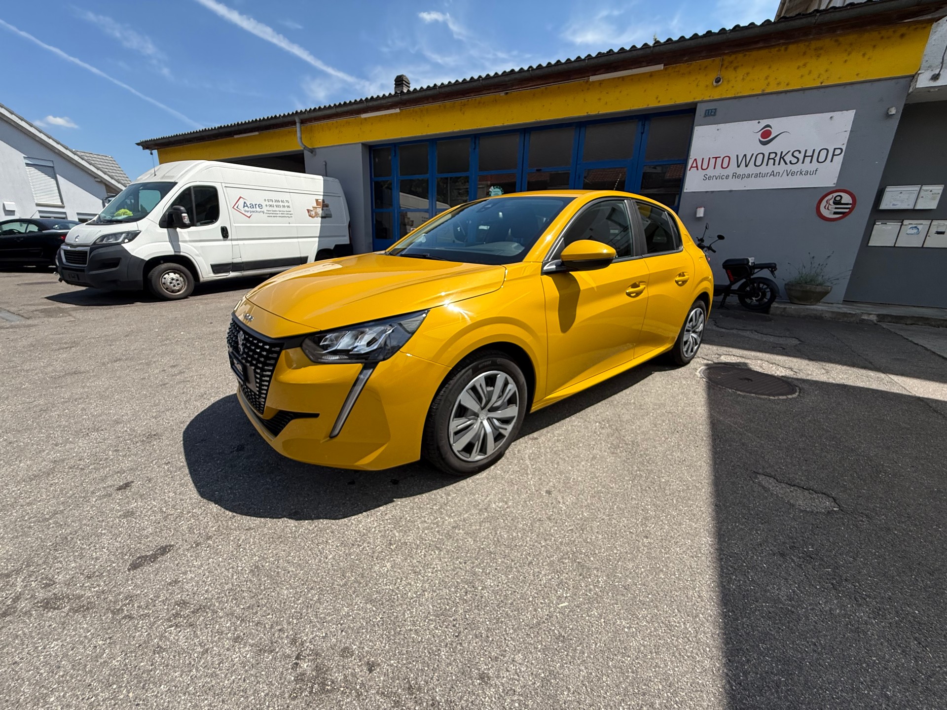 PEUGEOT 208 1.2 PureTech Allure-image-2