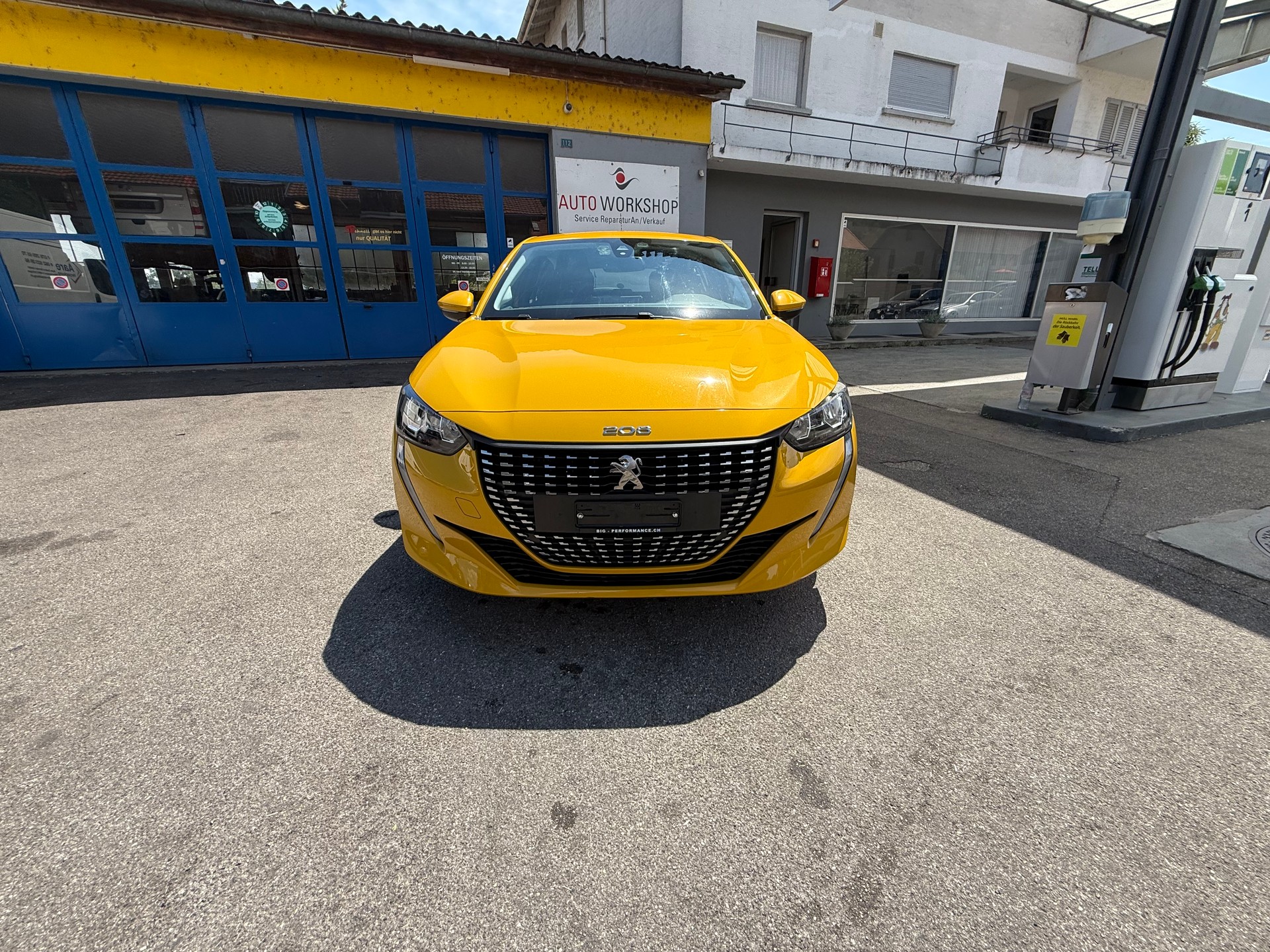 PEUGEOT 208 1.2 PureTech Allure-image-8