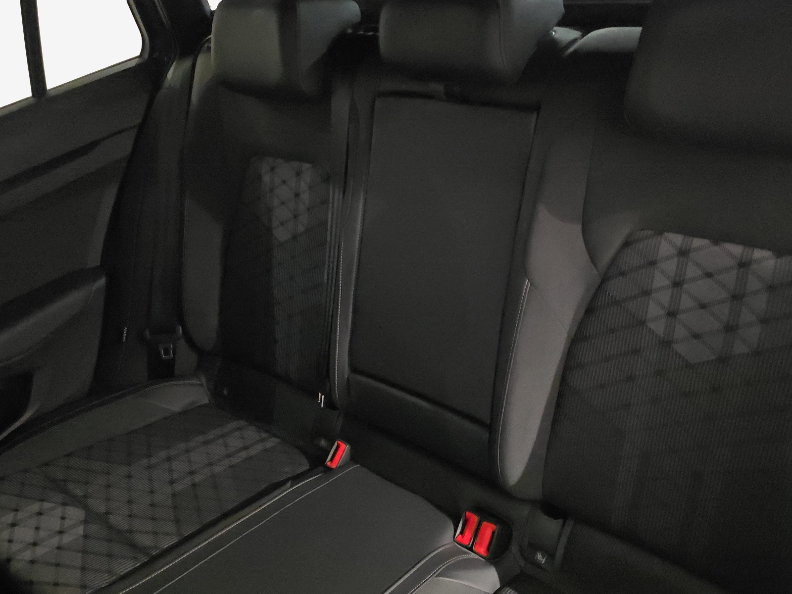 VW Golf Variant 2.0 TSI R-Line DSG 4 Motion-image-11