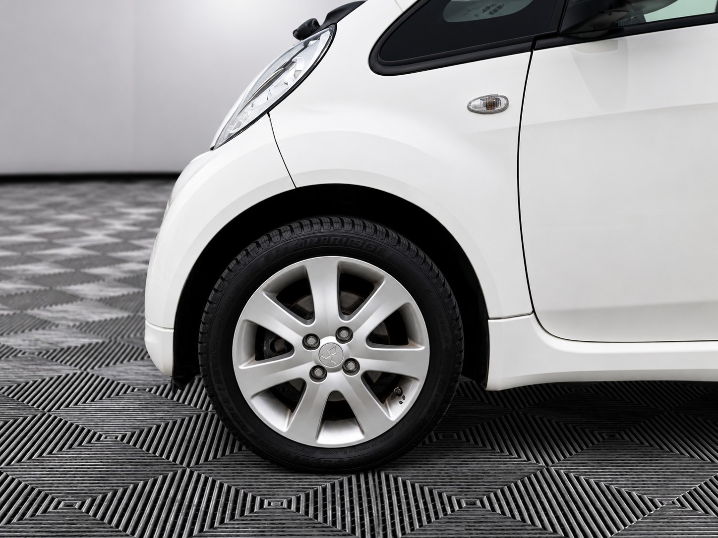 MITSUBISHI i MiEV Style-image-7
