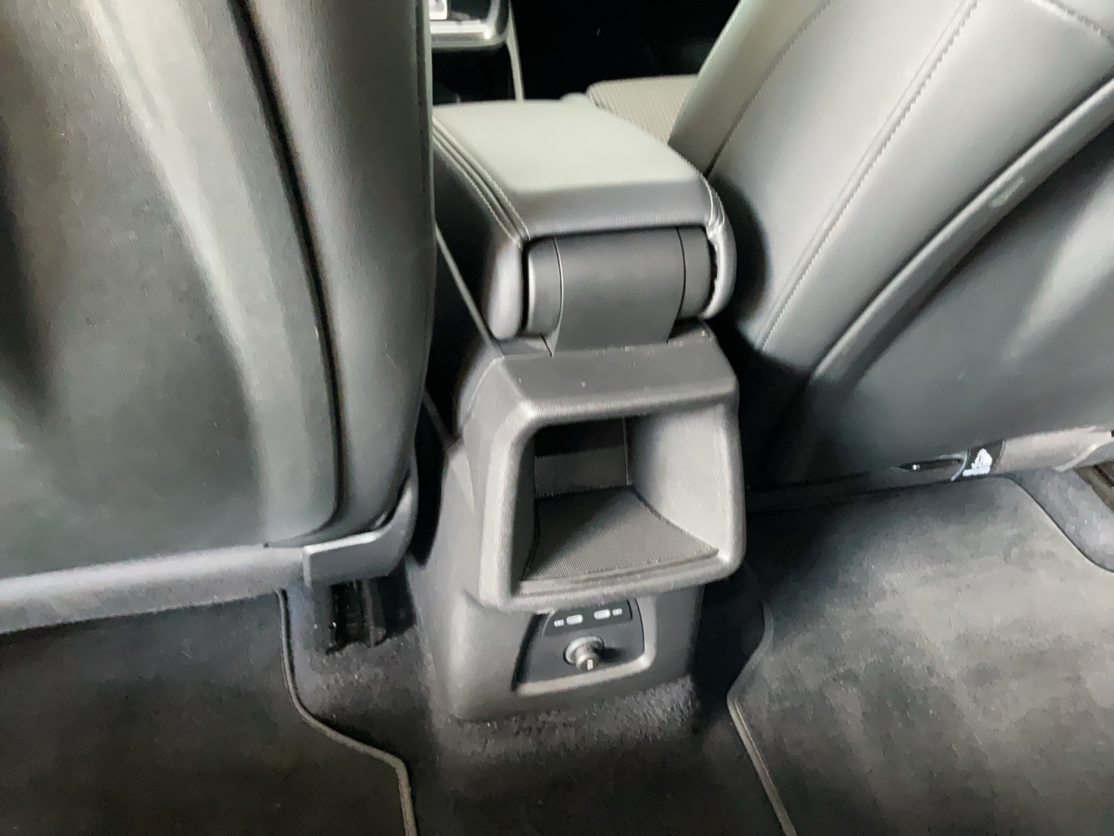 AUDI Q4 Sportback e-tron 35-image-10